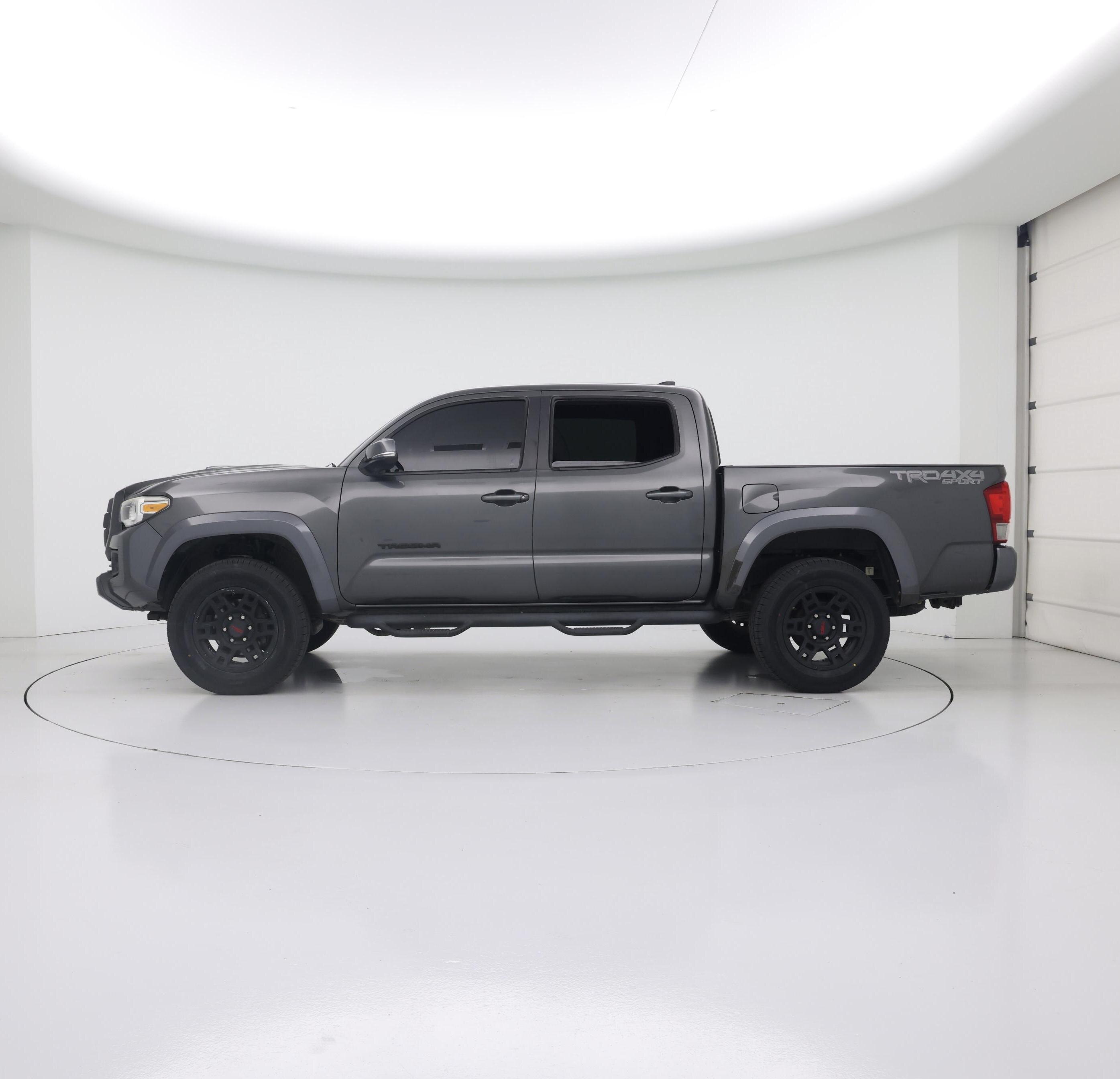 Thumbnail: 2016 Toyota Tacoma - 3