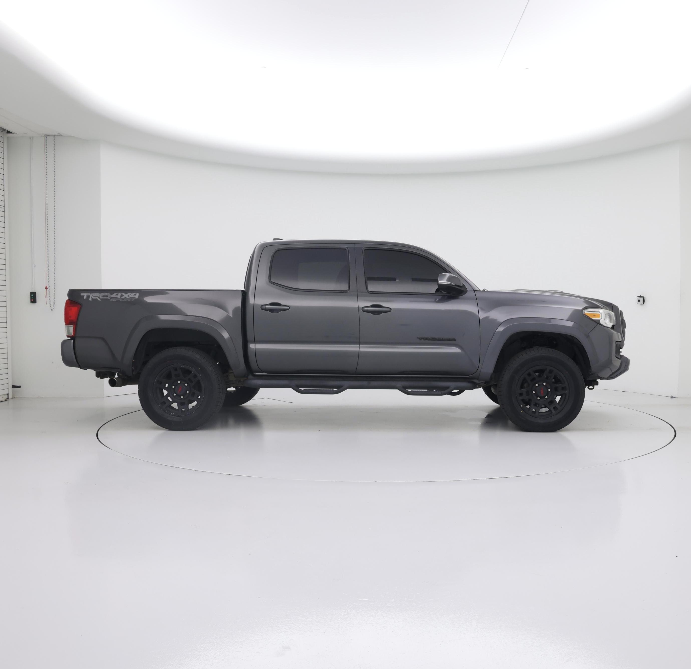Thumbnail: 2016 Toyota Tacoma - 7