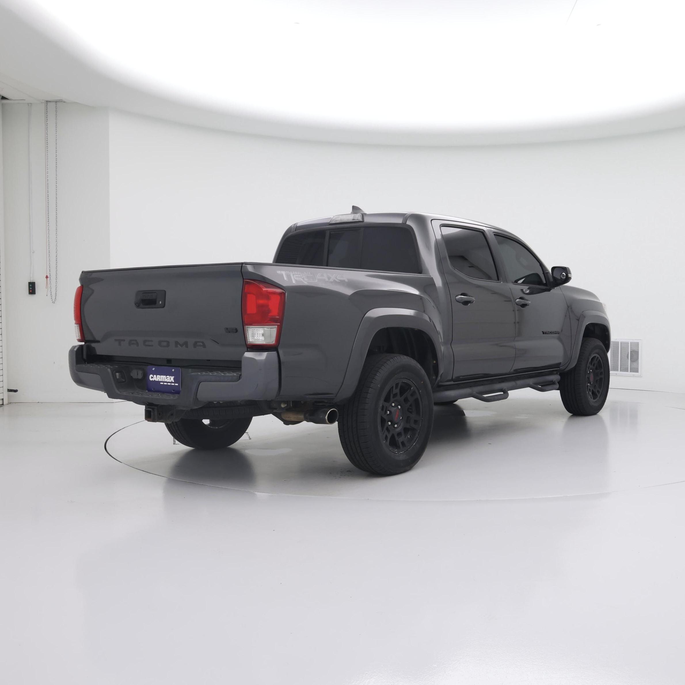 Thumbnail: 2016 Toyota Tacoma - 8