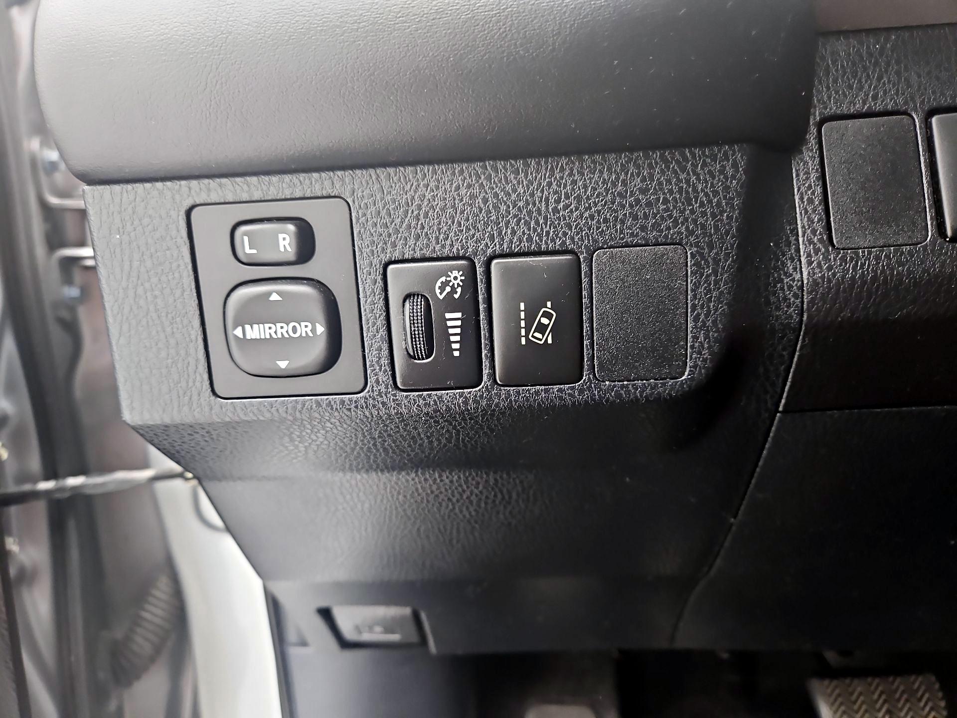 Thumbnail: 2018 Toyota RAV4 - 13