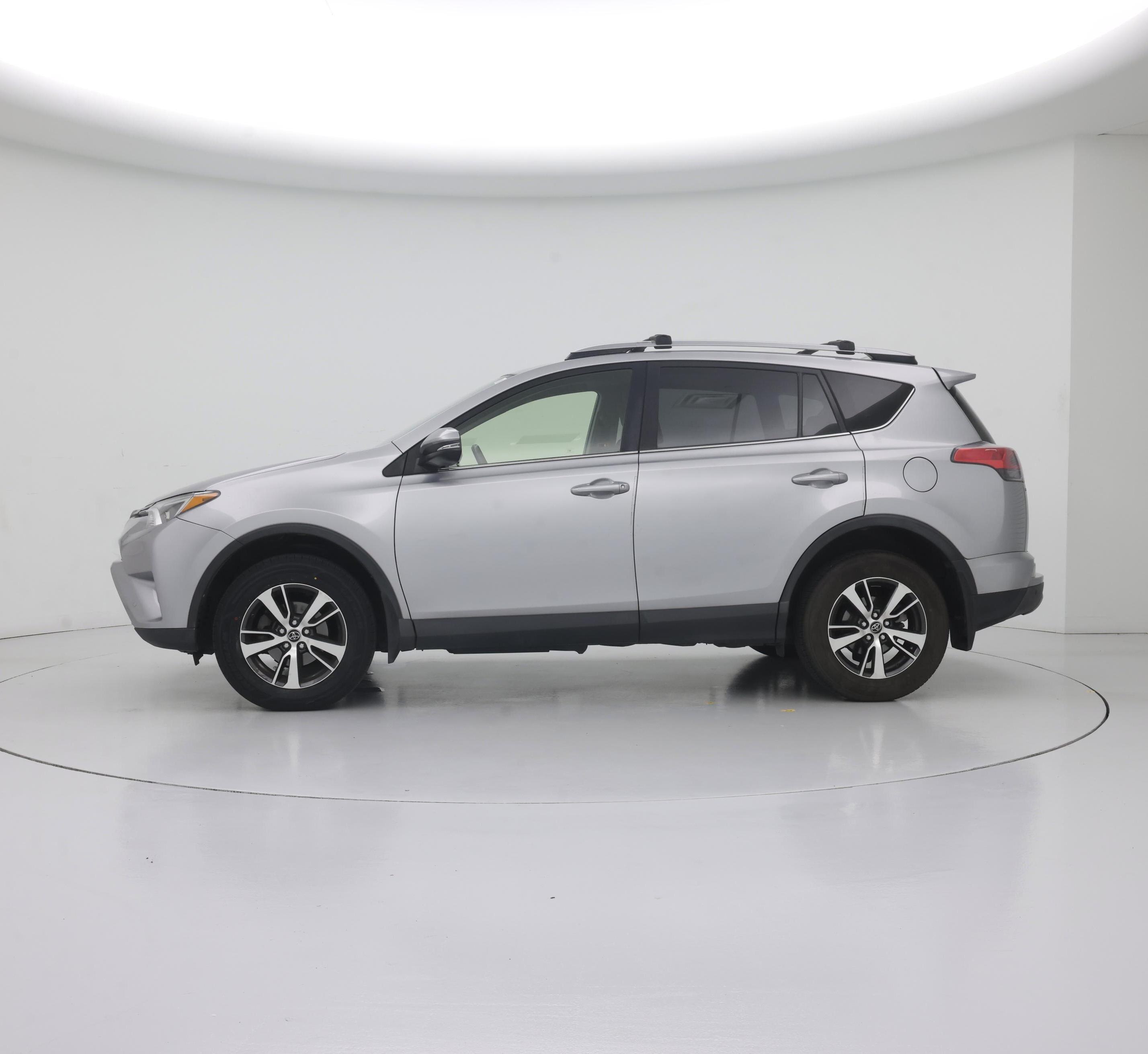 Thumbnail: 2018 Toyota RAV4 - 3