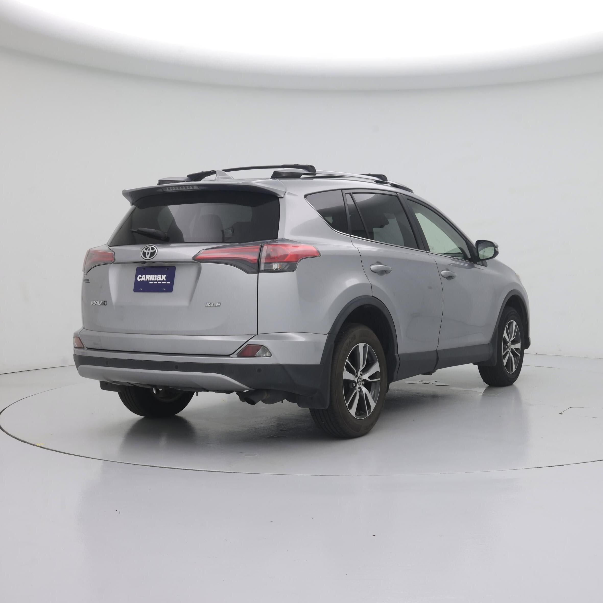 Thumbnail: 2018 Toyota RAV4 - 8