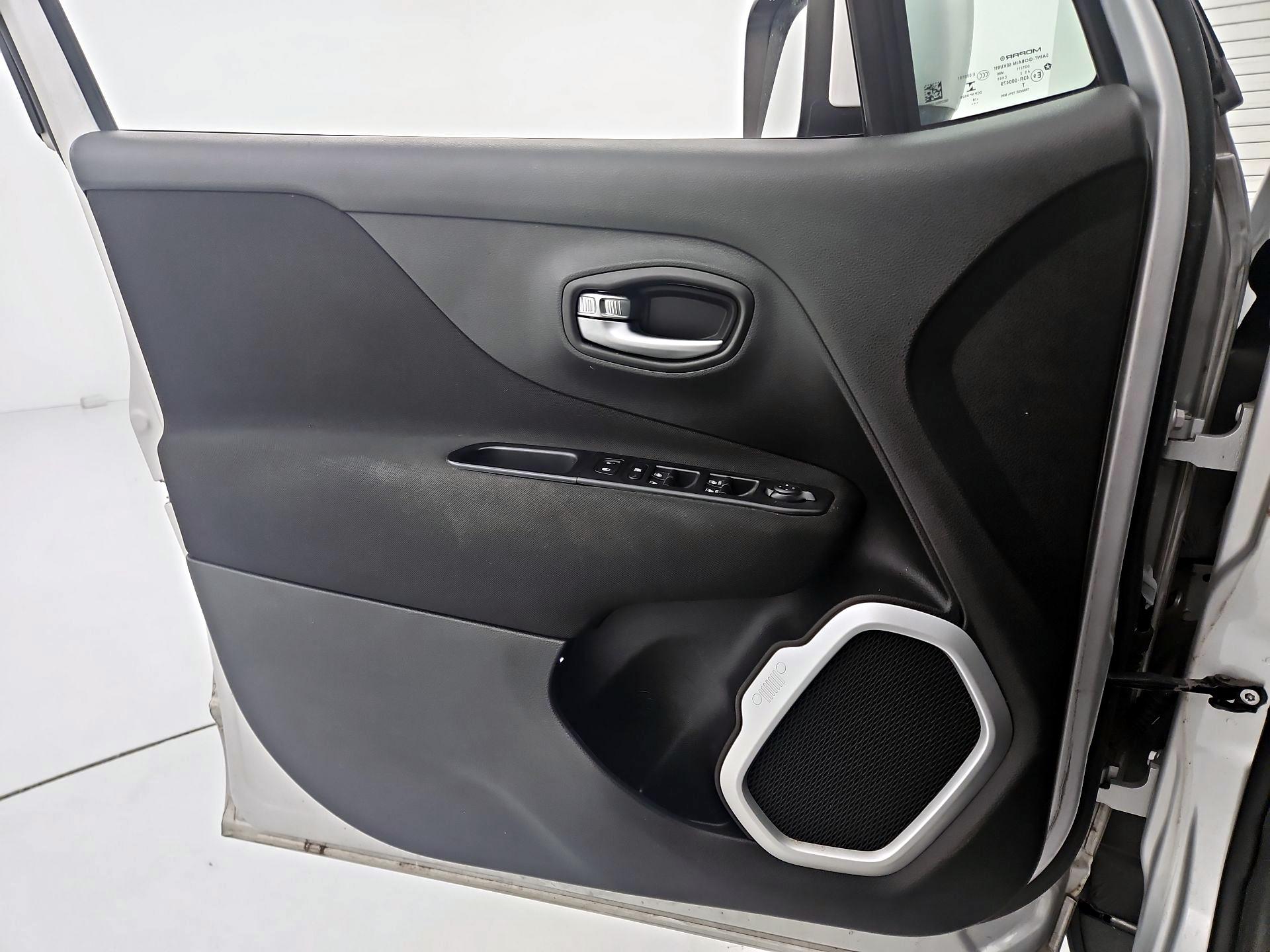 Thumbnail: 2018 Jeep Renegade - 12