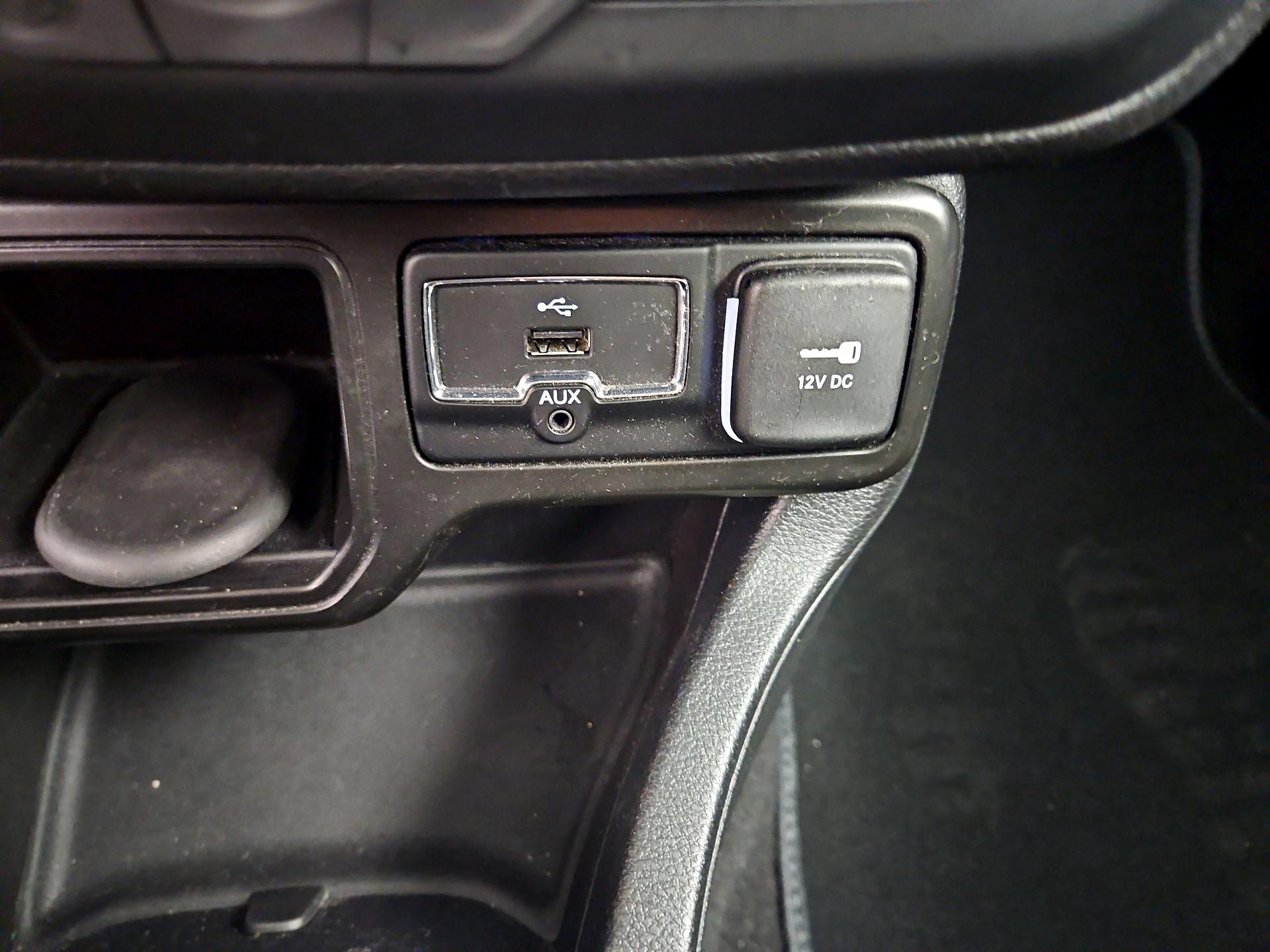 Thumbnail: 2018 Jeep Renegade - 18