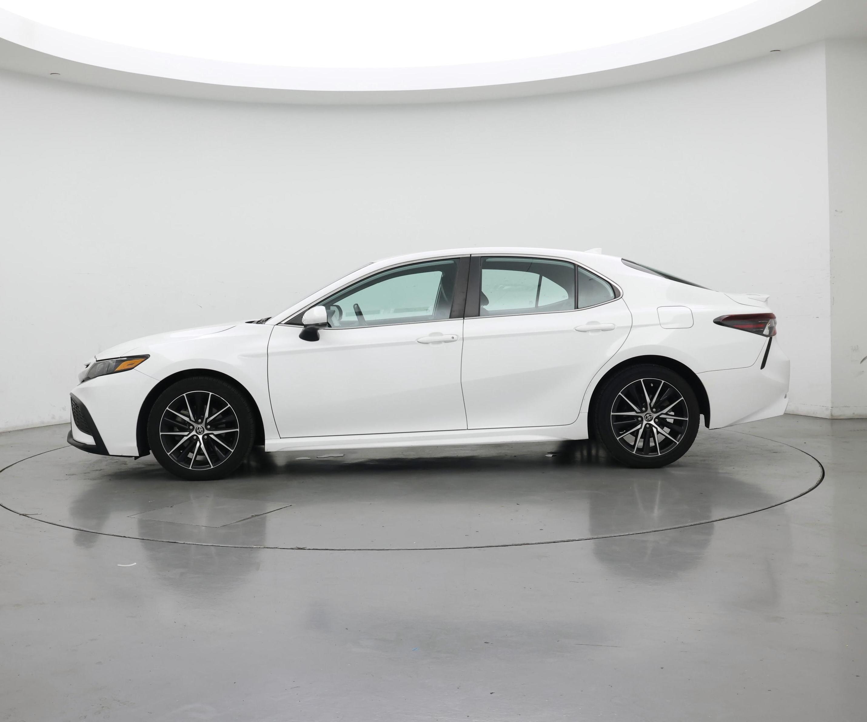 Thumbnail: 2021 Toyota Camry - 3