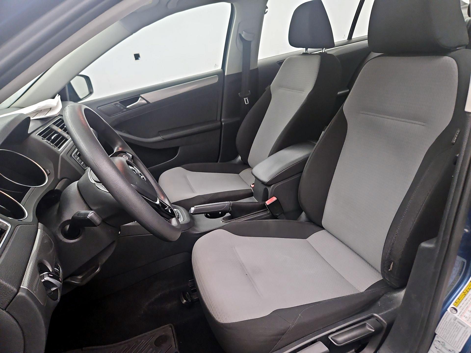 Thumbnail: 2017 Volkswagen Jetta - 11