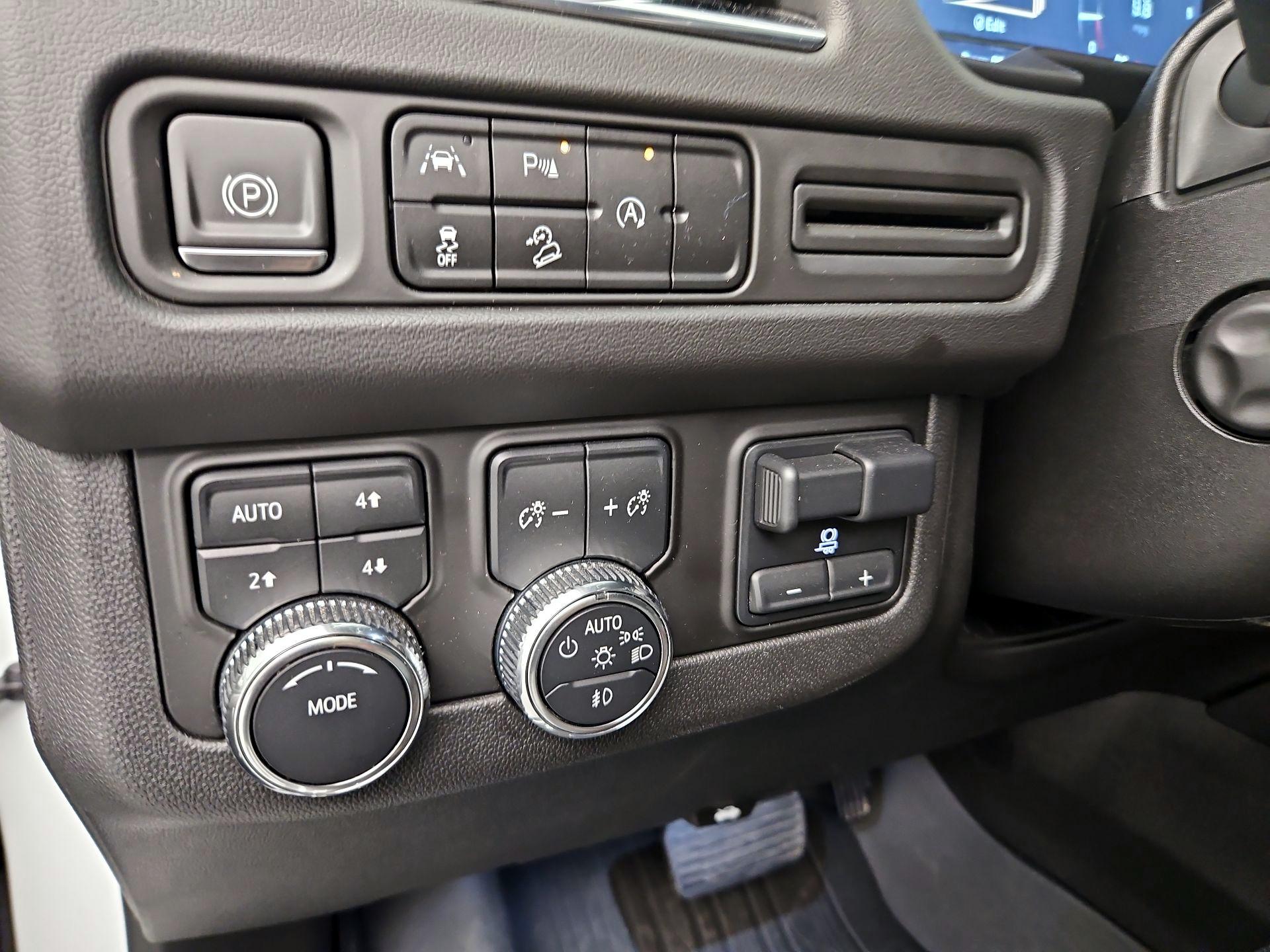 Thumbnail: 2023 GMC Yukon - 13