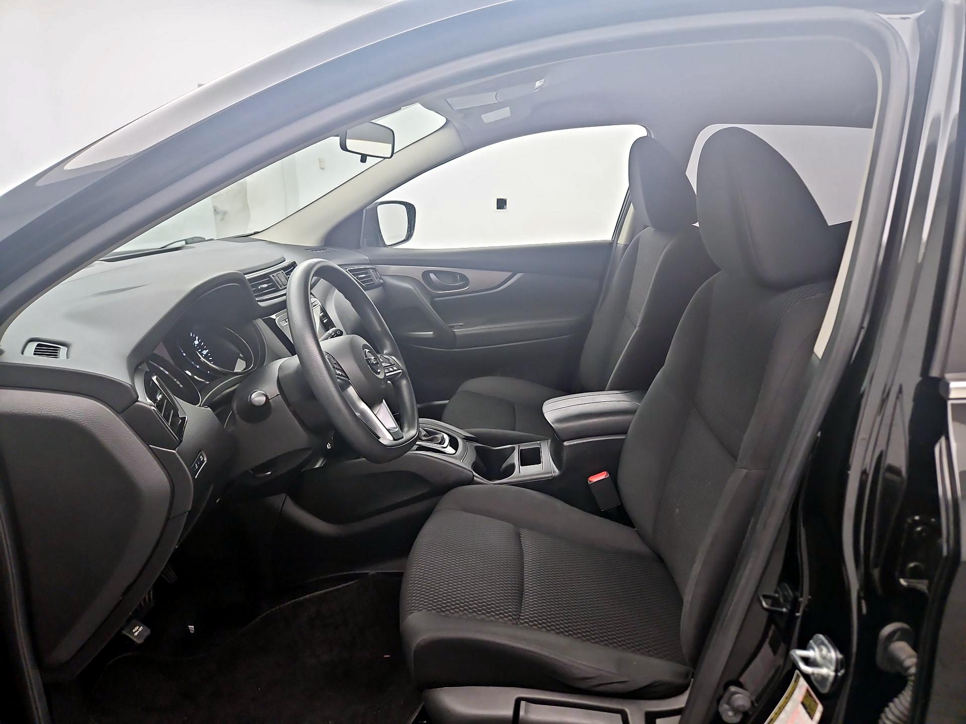 Thumbnail: 2017 Nissan Rogue Sport - 11