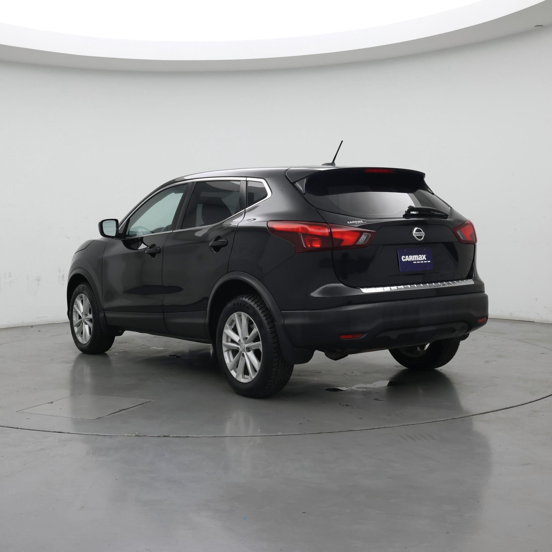Thumbnail: 2017 Nissan Rogue Sport - 2