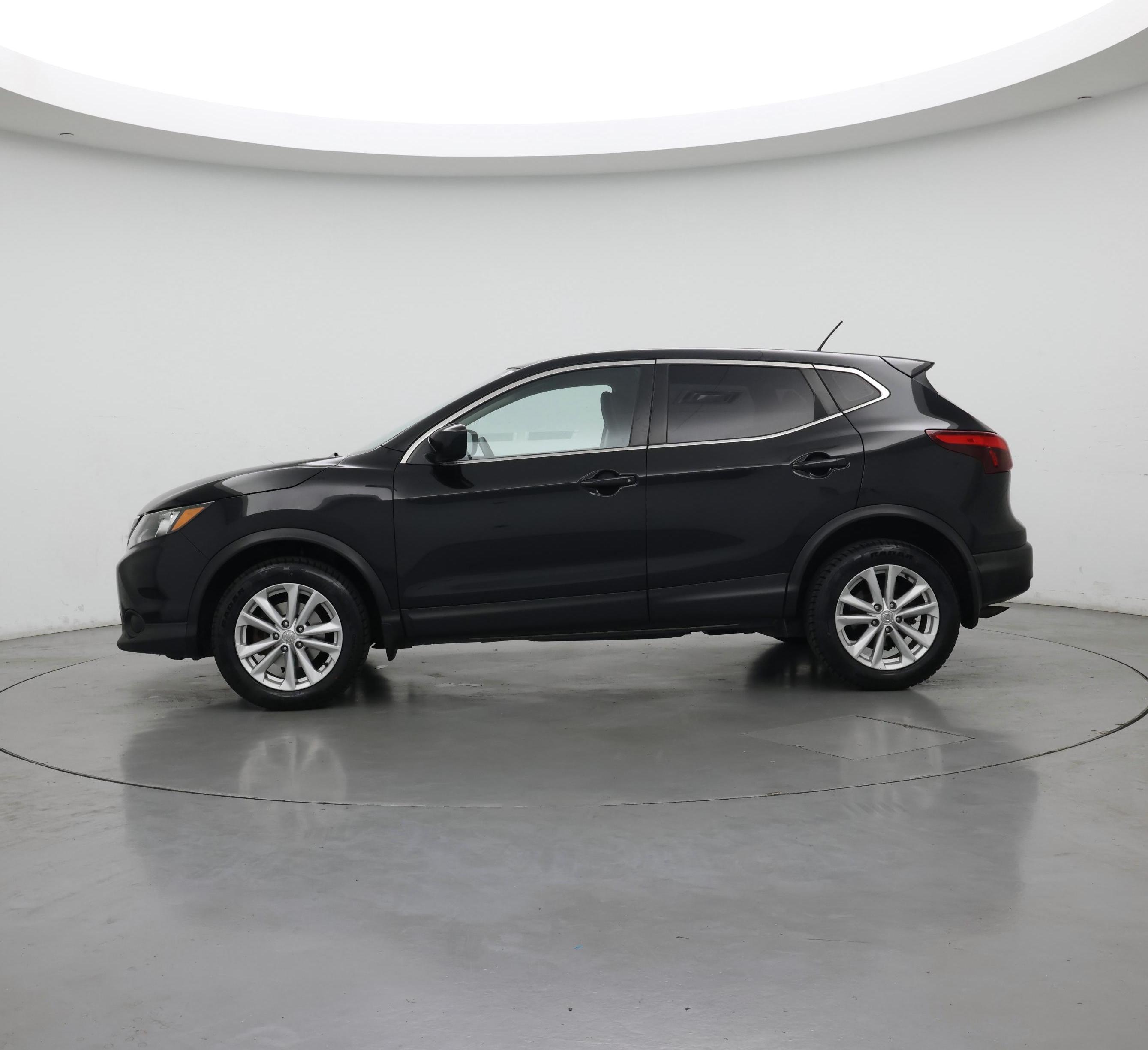 Thumbnail: 2017 Nissan Rogue Sport - 3