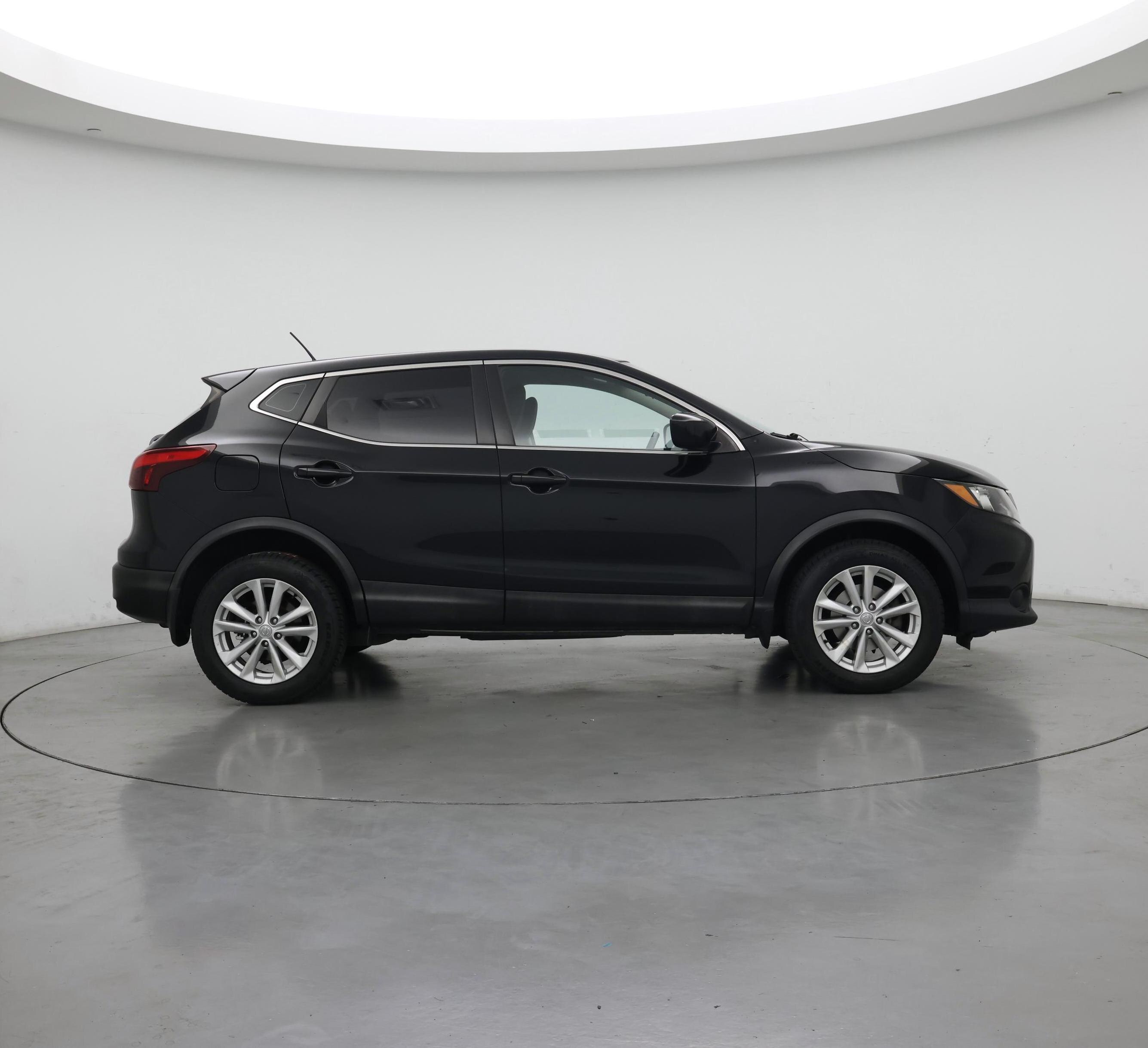 Thumbnail: 2017 Nissan Rogue Sport - 7