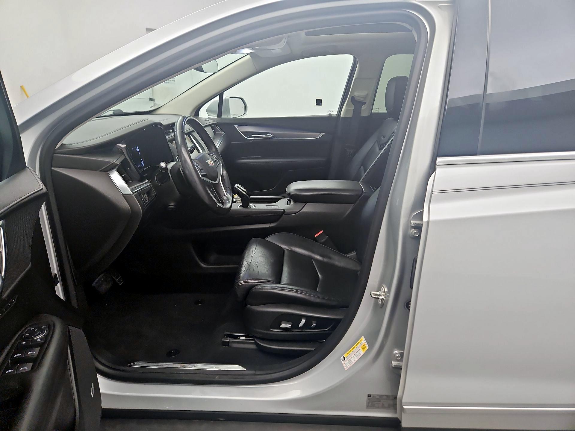 Thumbnail: 2017 Cadillac XT5 - 11