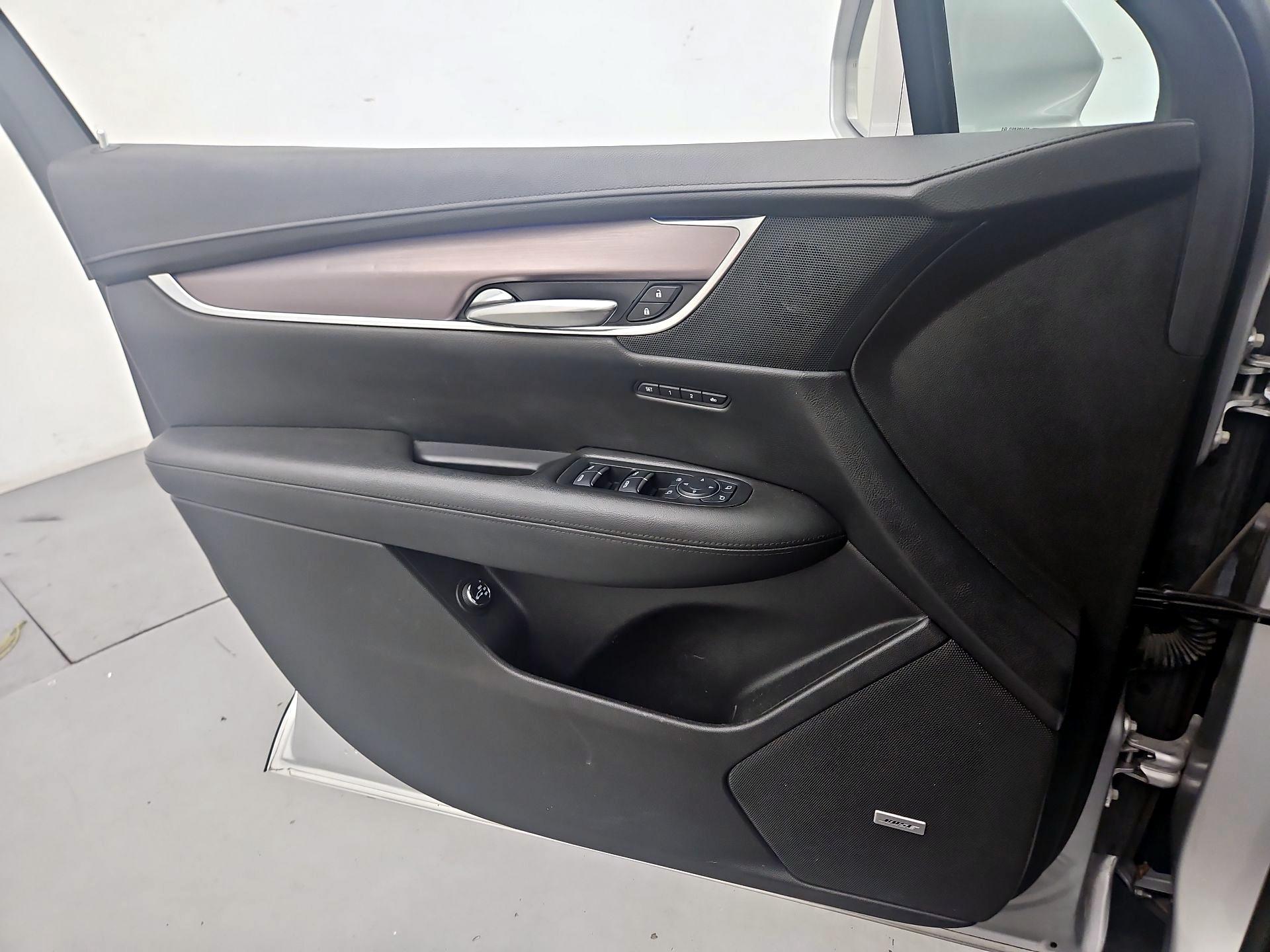 Thumbnail: 2017 Cadillac XT5 - 12