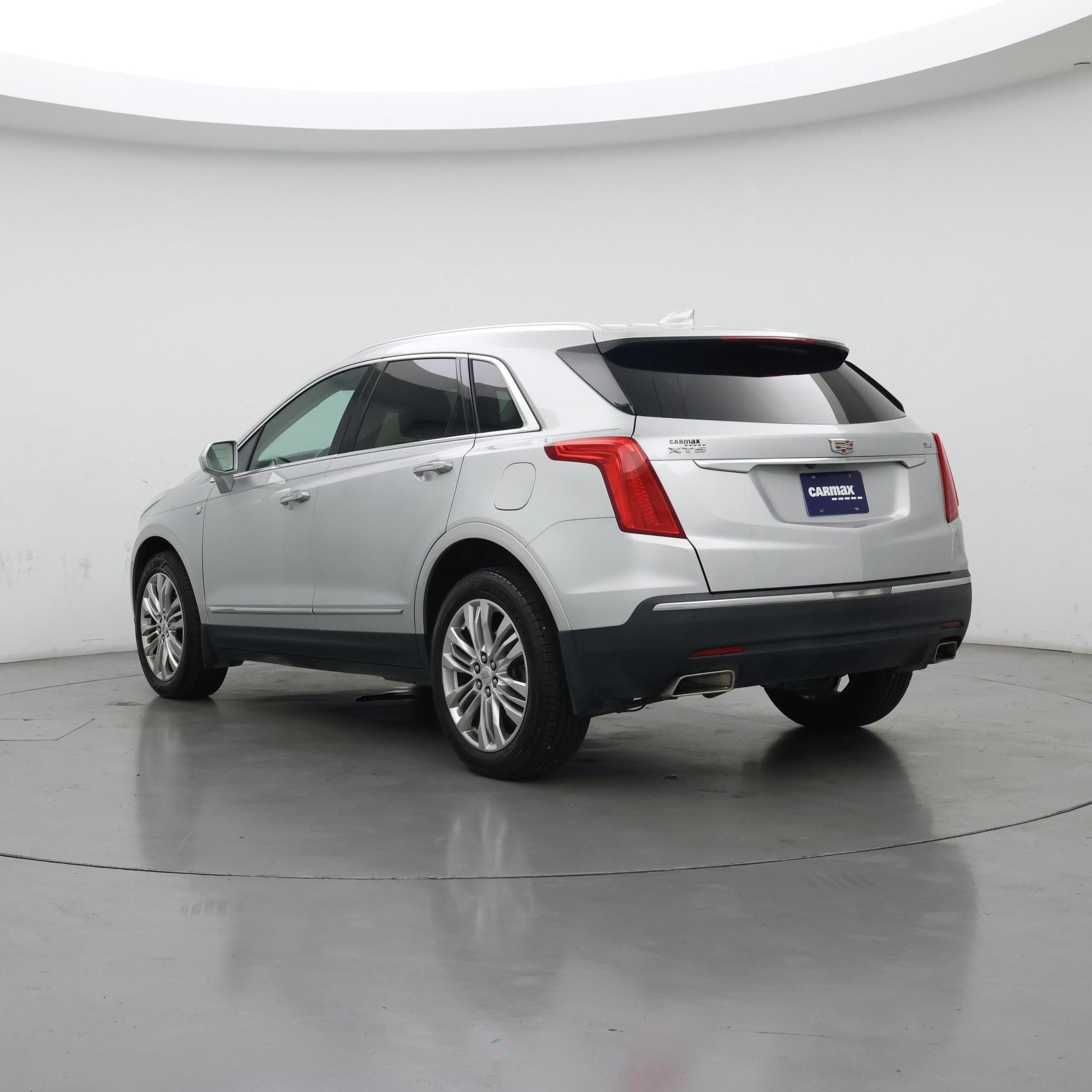 Thumbnail: 2017 Cadillac XT5 - 2