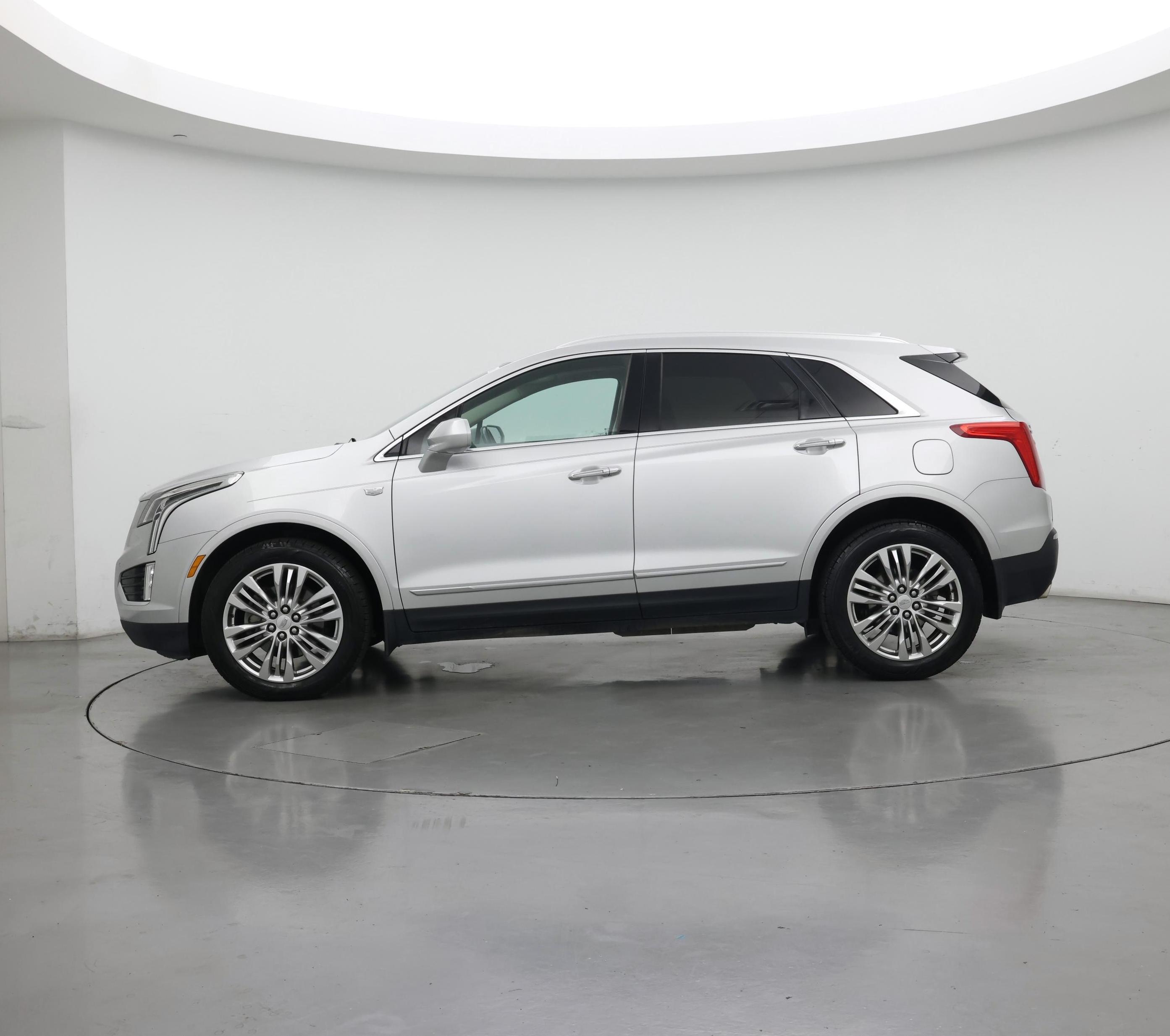 Thumbnail: 2017 Cadillac XT5 - 3