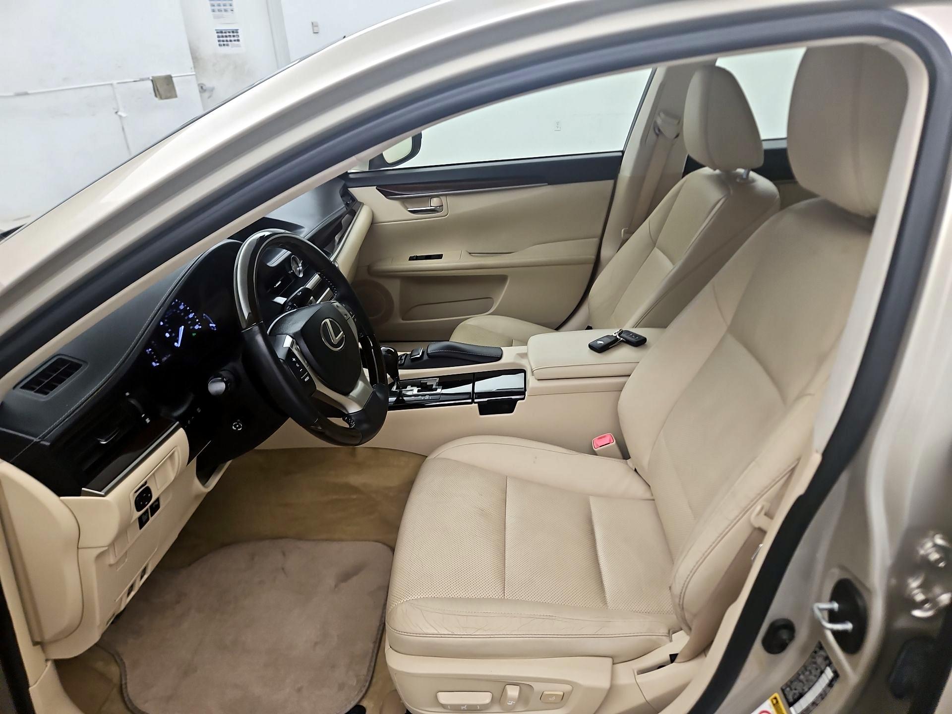 Thumbnail: 2013 Lexus ES - 11