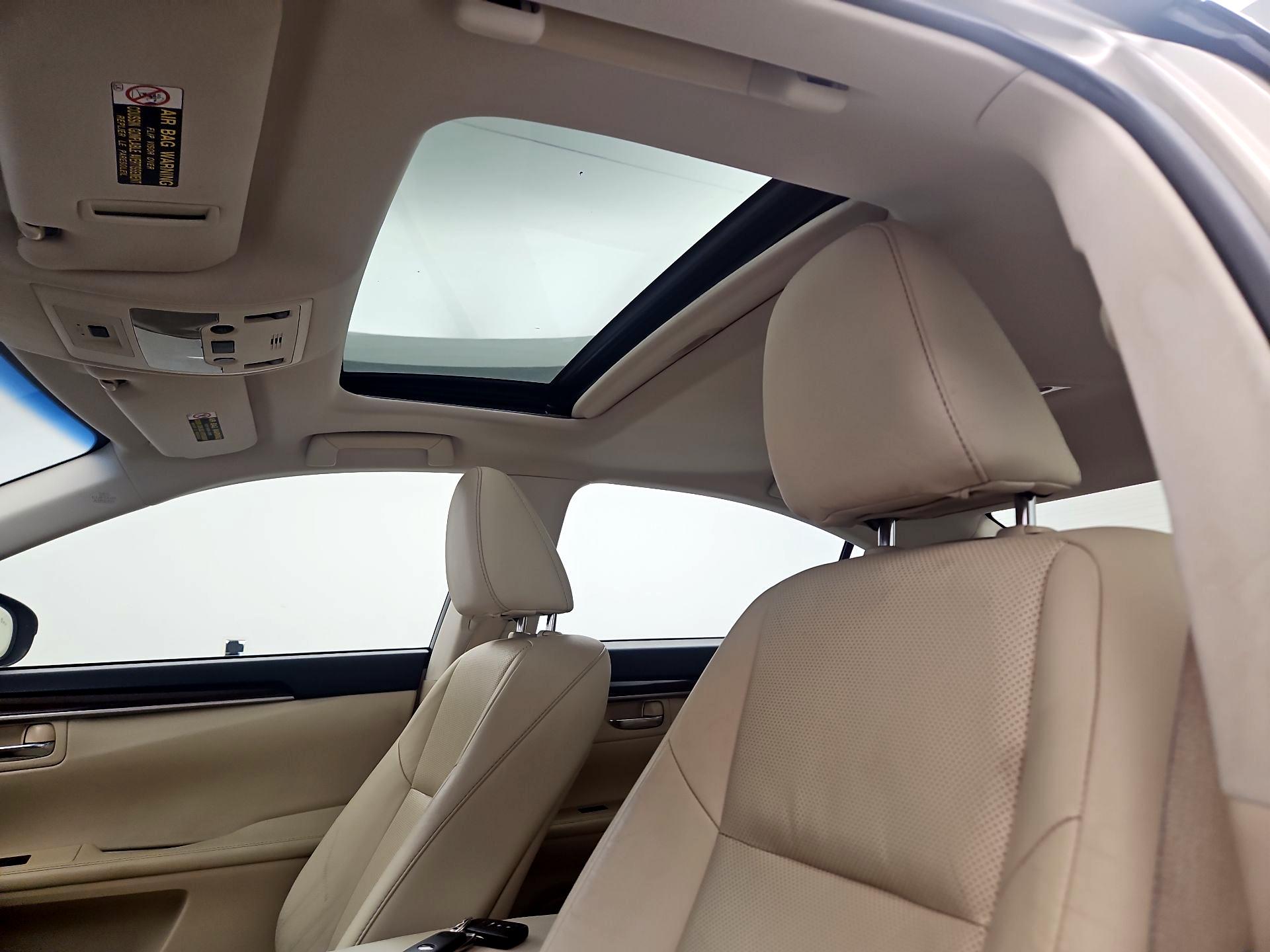 Thumbnail: 2013 Lexus ES - 18