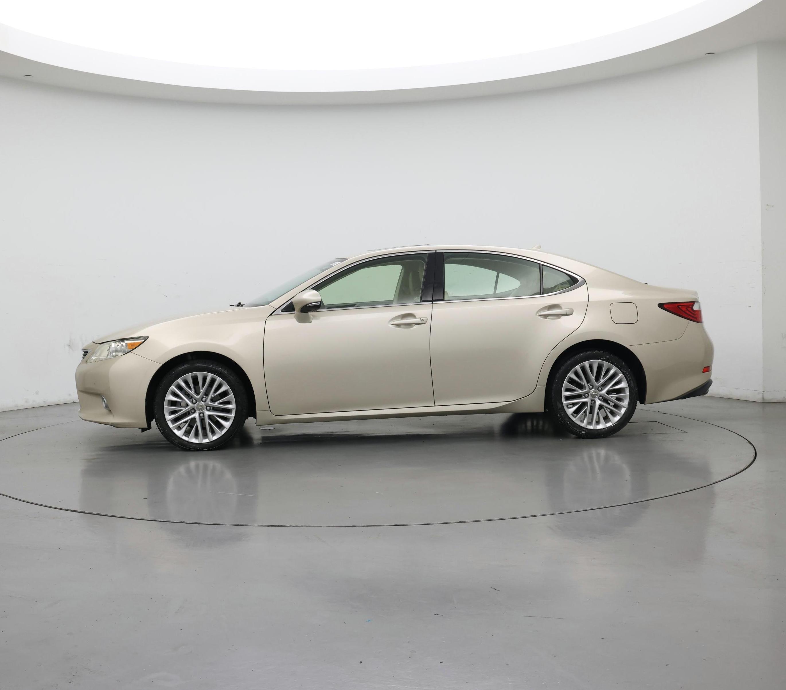 Thumbnail: 2013 Lexus ES - 3