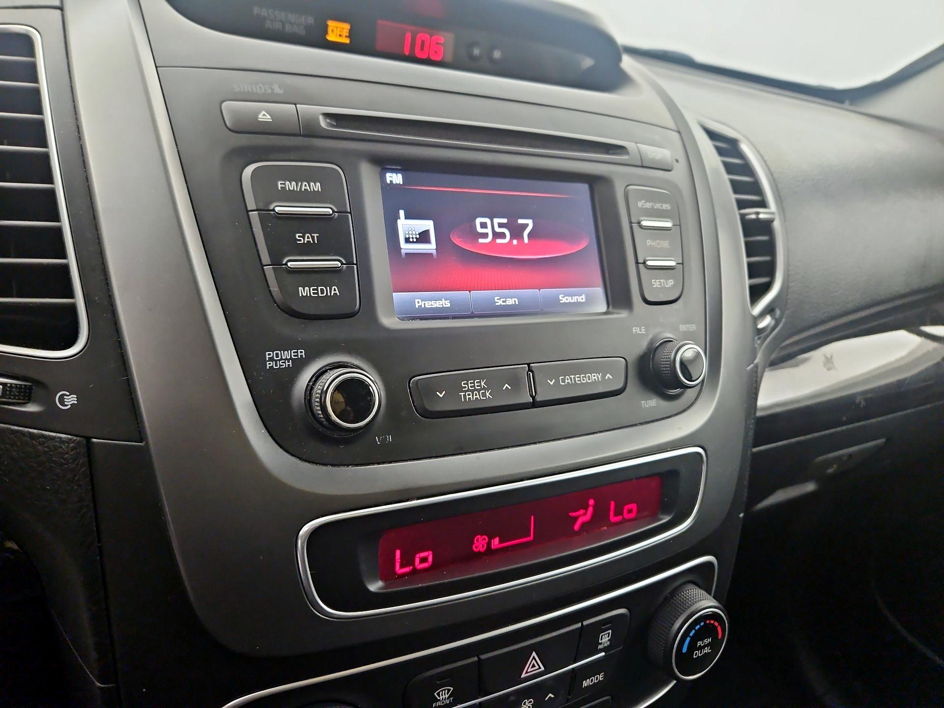 Thumbnail: 2015 Kia Sorento - 14