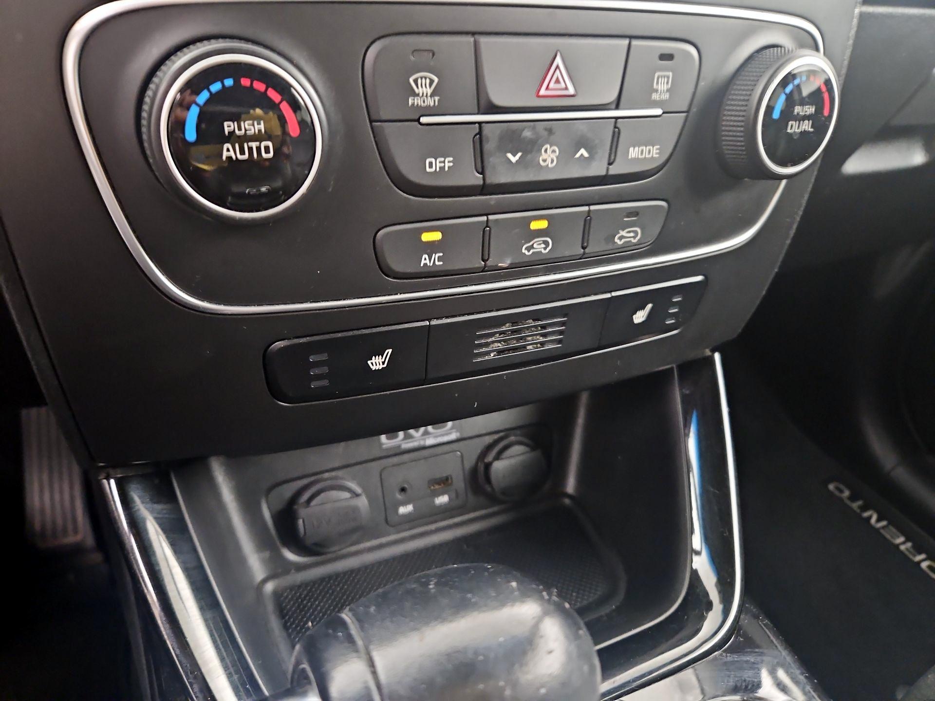 Thumbnail: 2015 Kia Sorento - 15