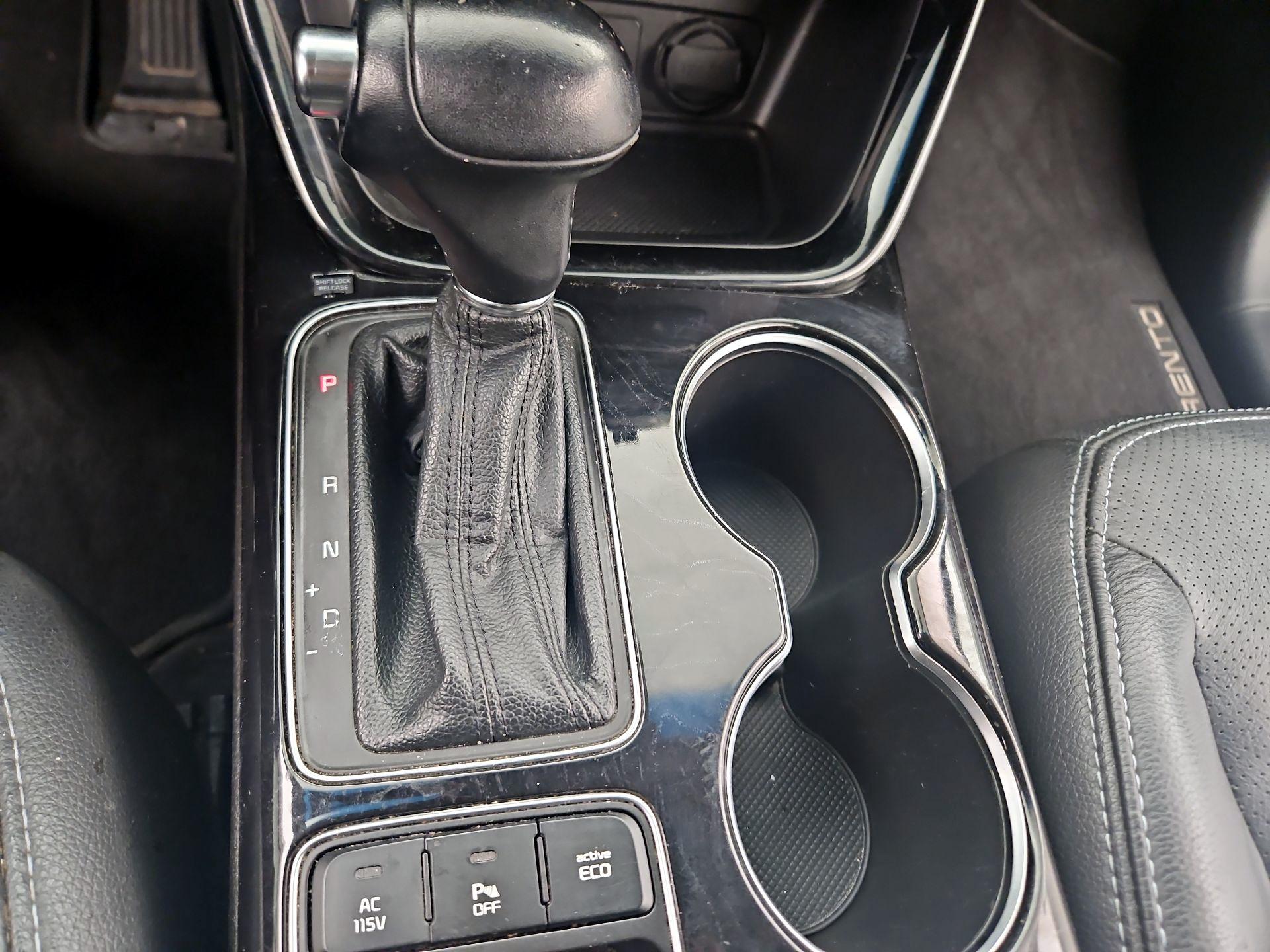 Thumbnail: 2015 Kia Sorento - 16