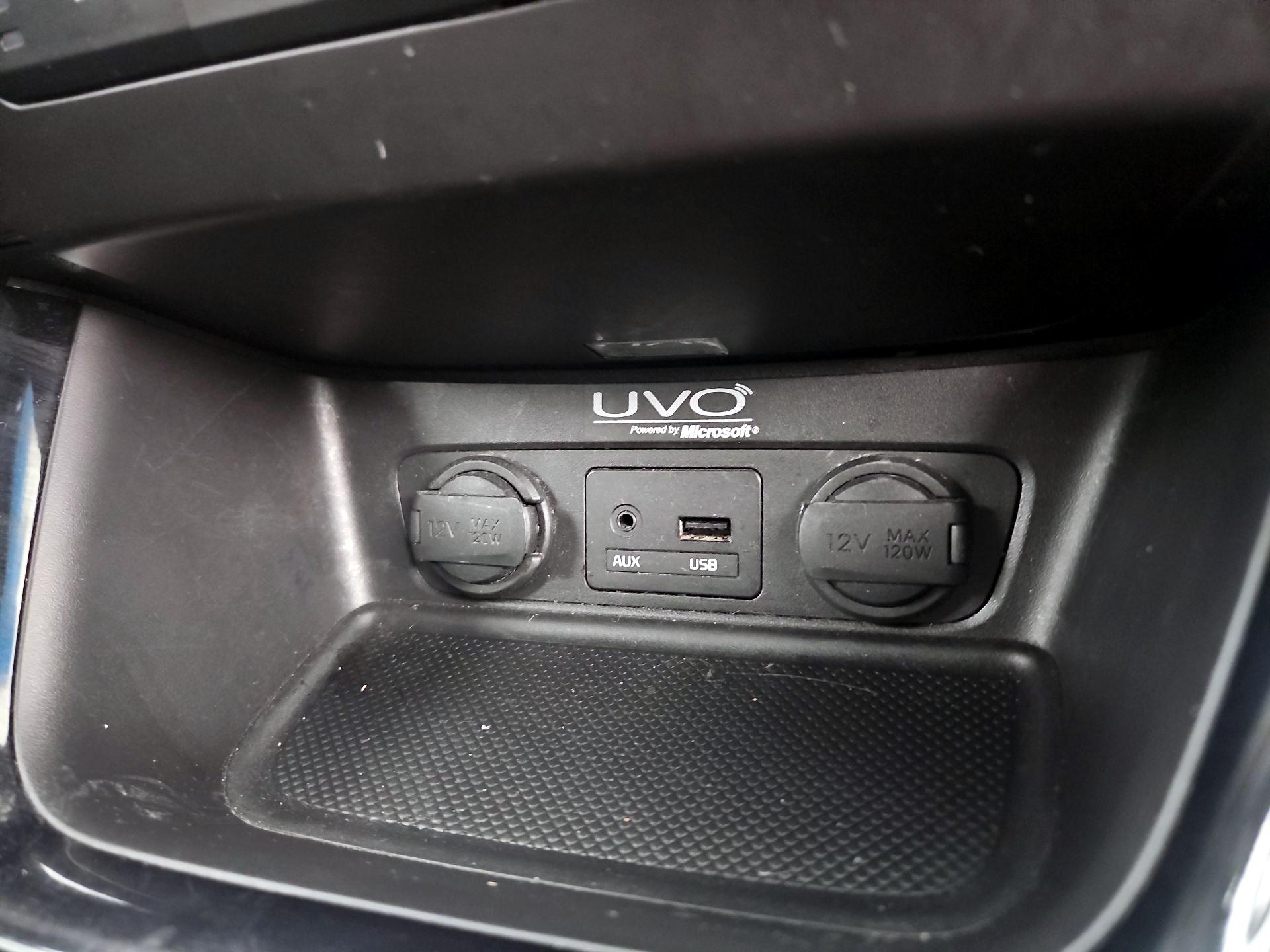 Thumbnail: 2015 Kia Sorento - 17
