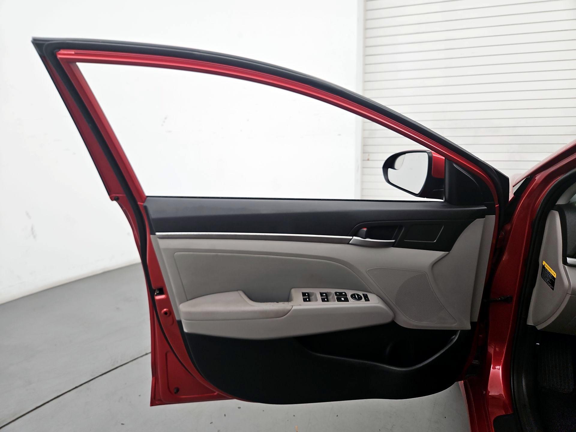 Thumbnail: 2017 Hyundai Elantra - 12