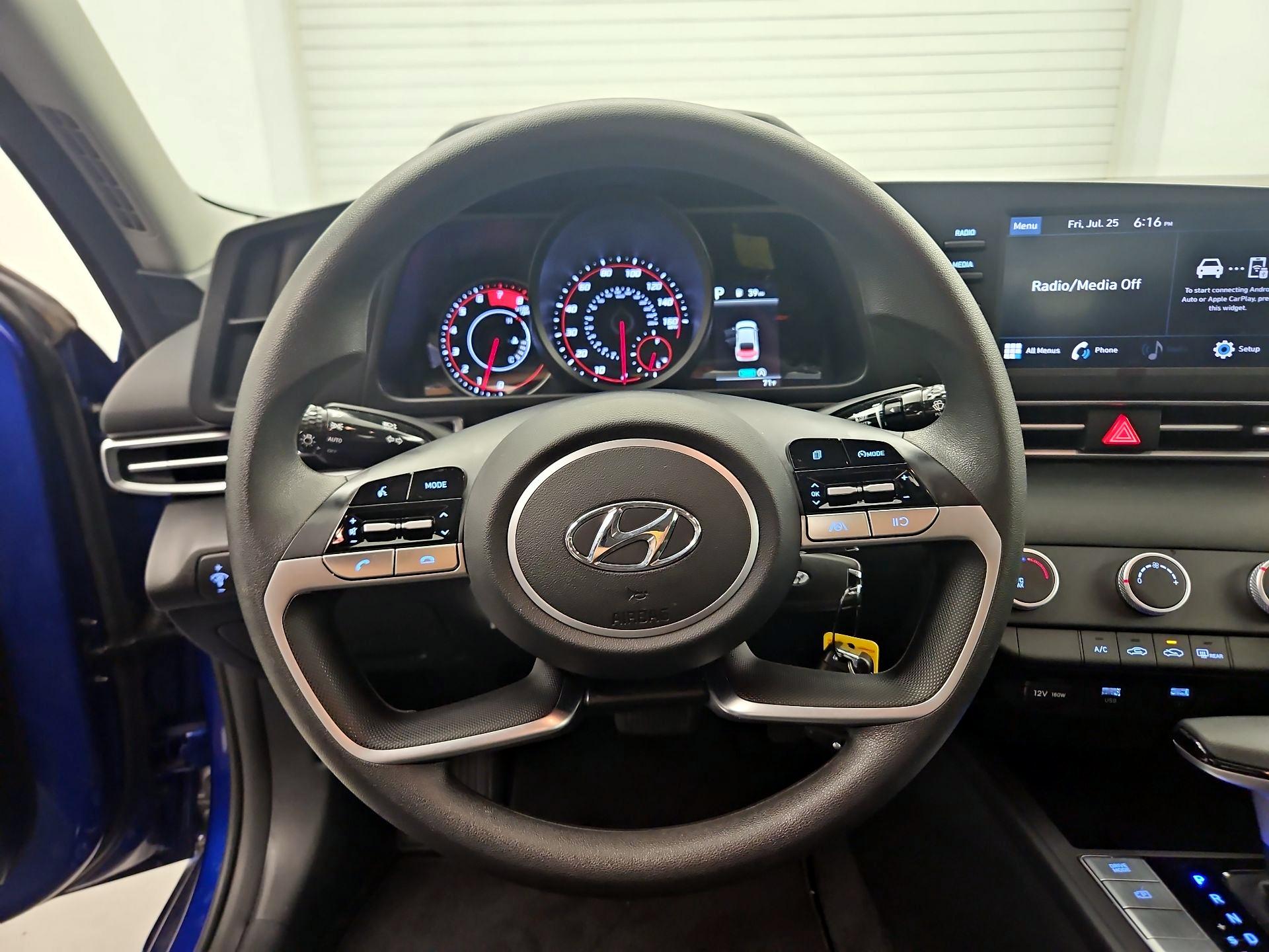 Thumbnail: 2023 Hyundai Elantra - 10