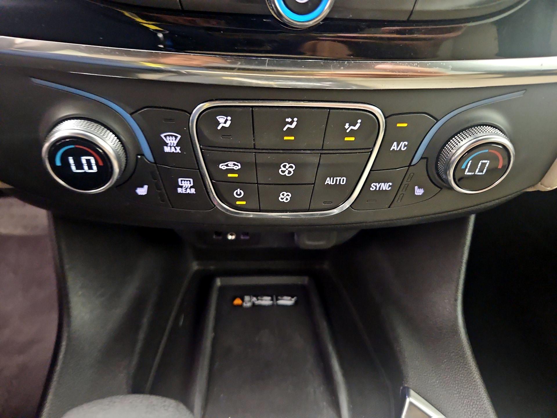 Thumbnail: 2023 Chevrolet Traverse - 16