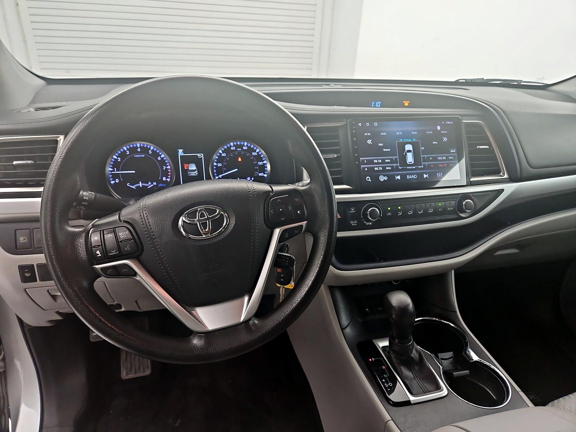 Thumbnail: 2019 Toyota Highlander - 9