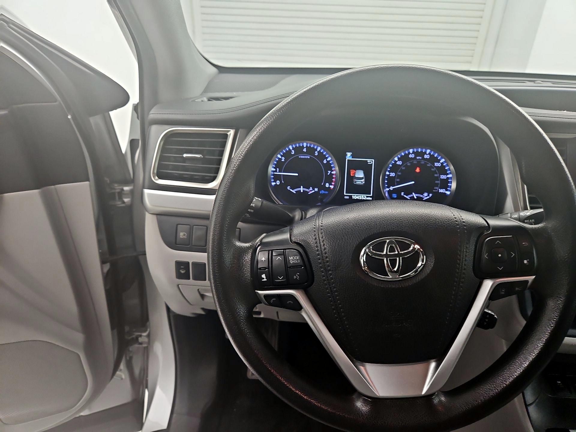 Thumbnail: 2019 Toyota Highlander - 10