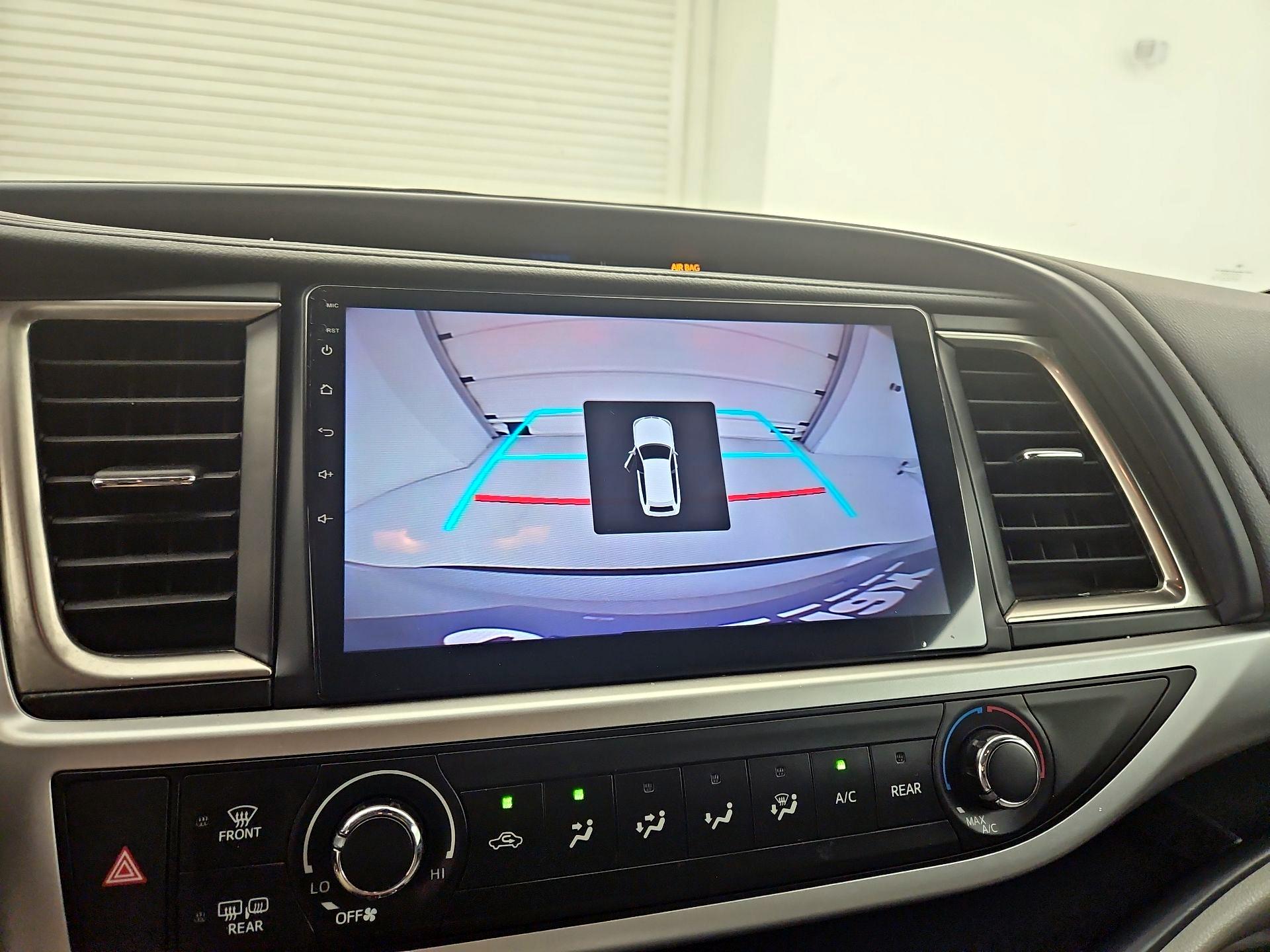 Thumbnail: 2019 Toyota Highlander - 14