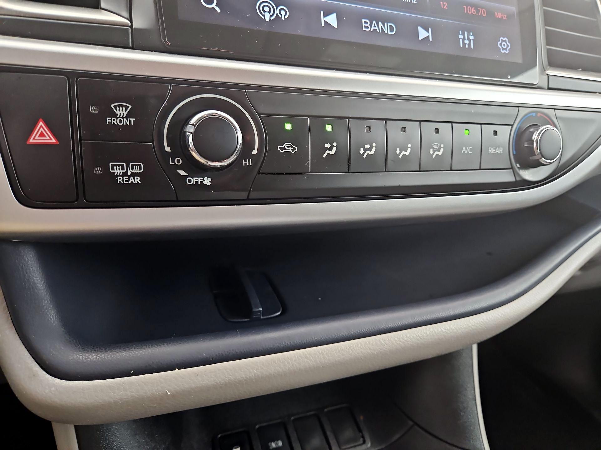 Thumbnail: 2019 Toyota Highlander - 16