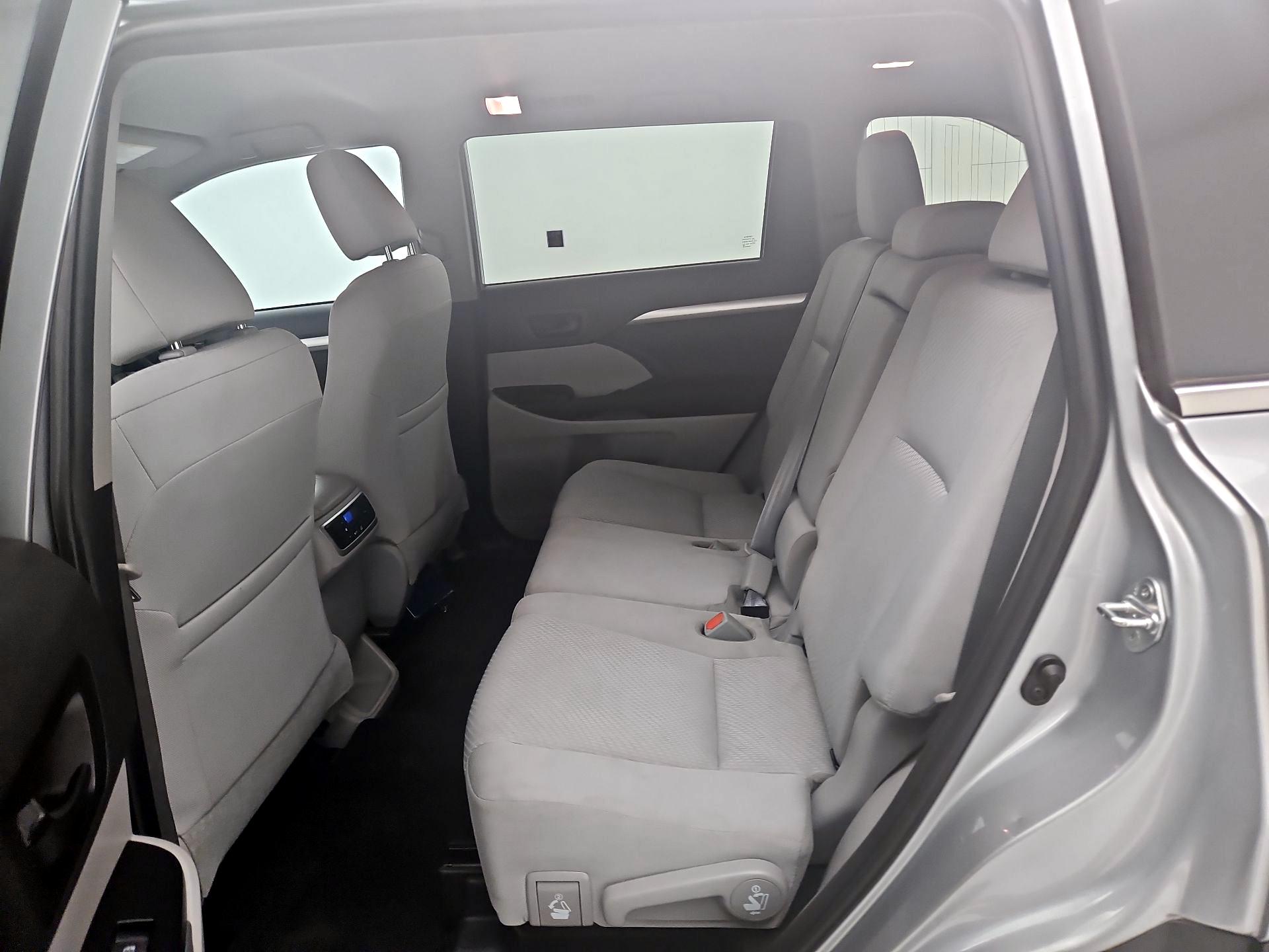 Thumbnail: 2019 Toyota Highlander - 19