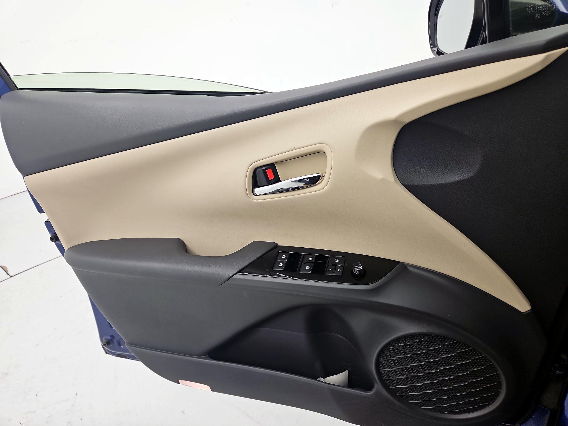 Thumbnail: 2017 Toyota Prius - 12