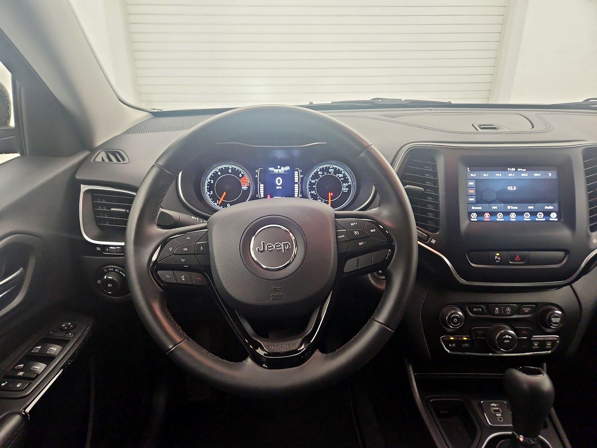 Thumbnail: 2019 Jeep Cherokee - 10