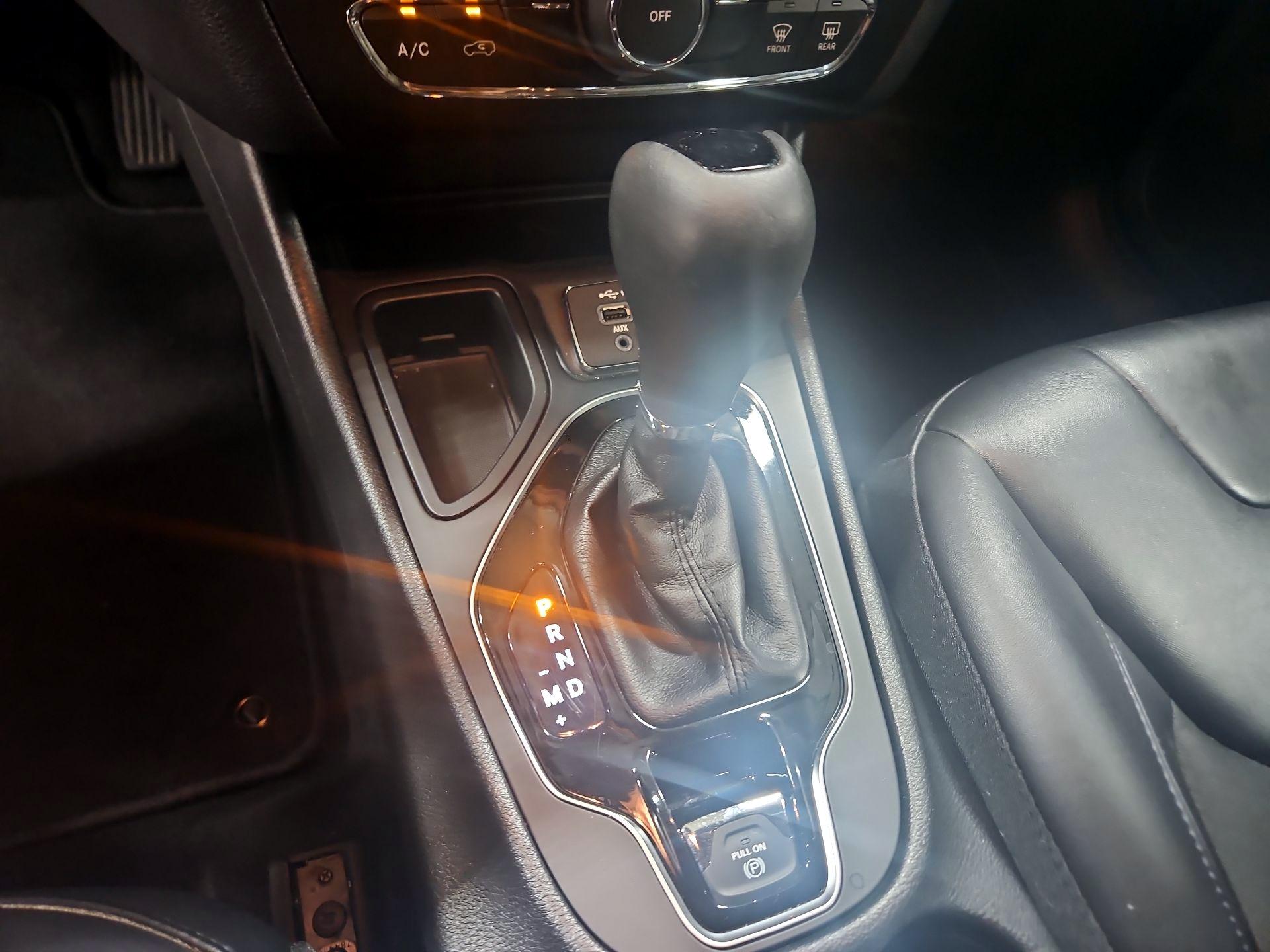 Thumbnail: 2019 Jeep Cherokee - 16