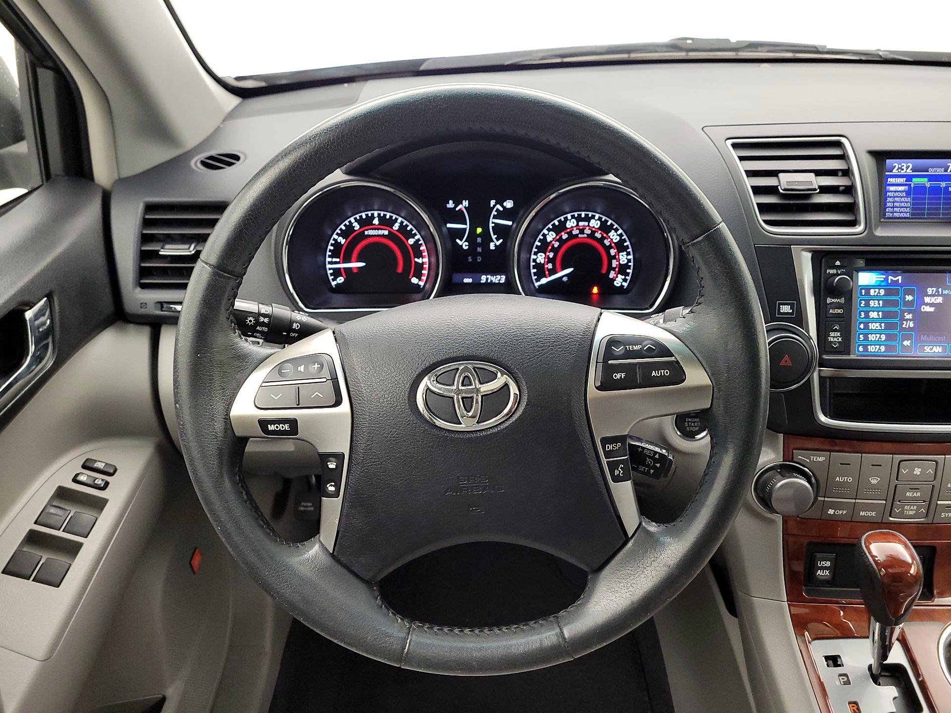 Thumbnail: 2013 Toyota Highlander - 10