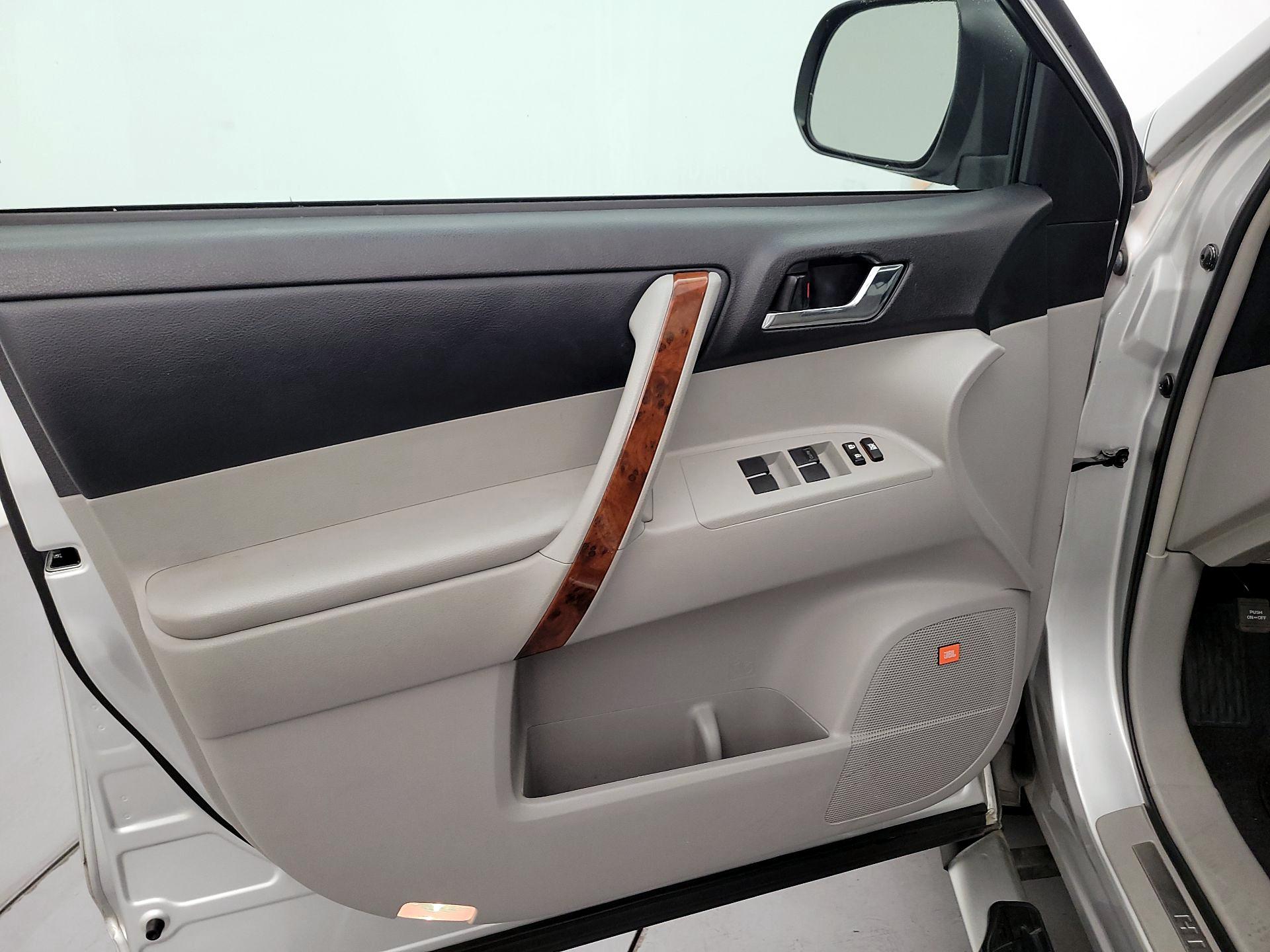 Thumbnail: 2013 Toyota Highlander - 12