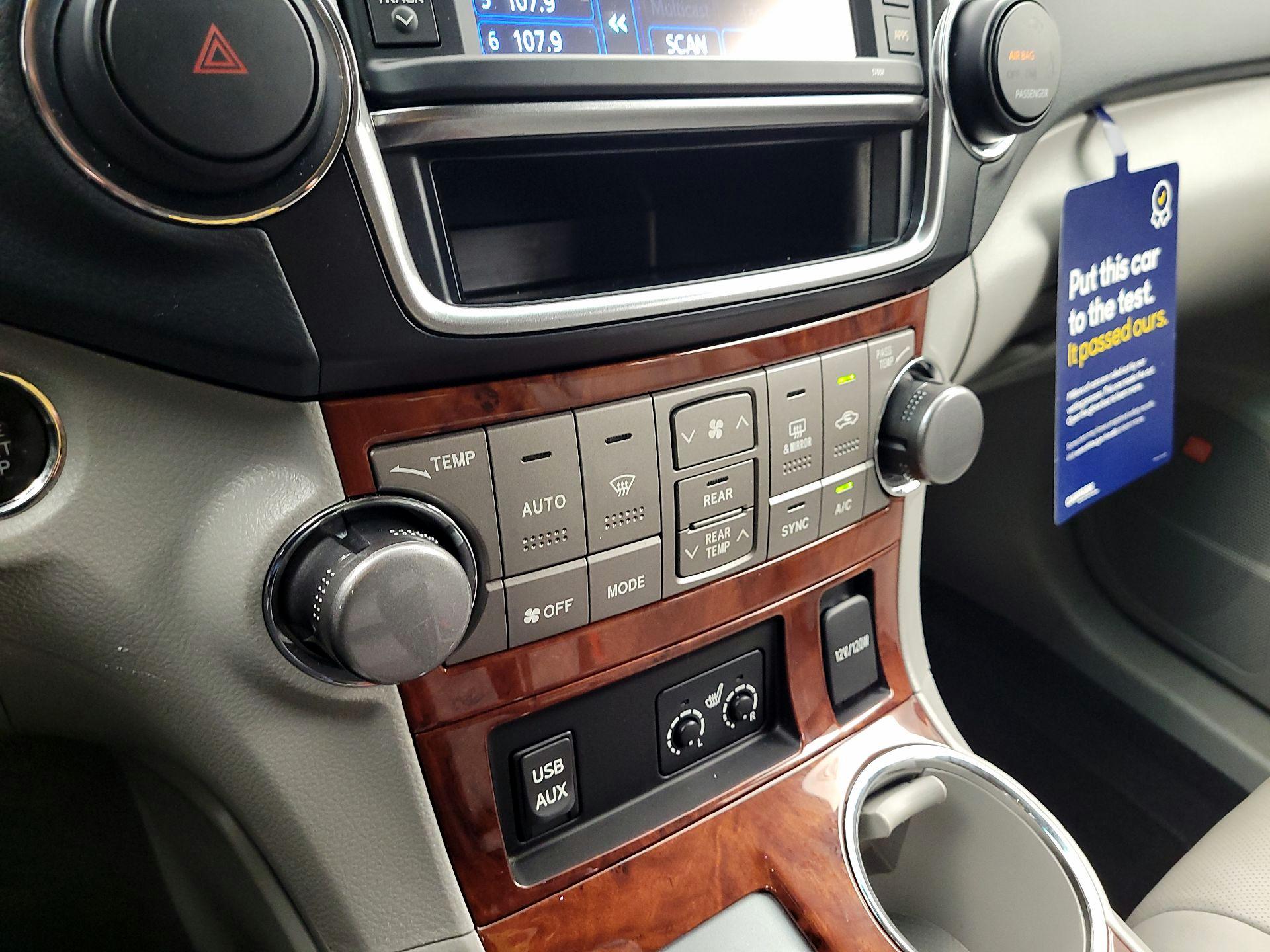 Thumbnail: 2013 Toyota Highlander - 16