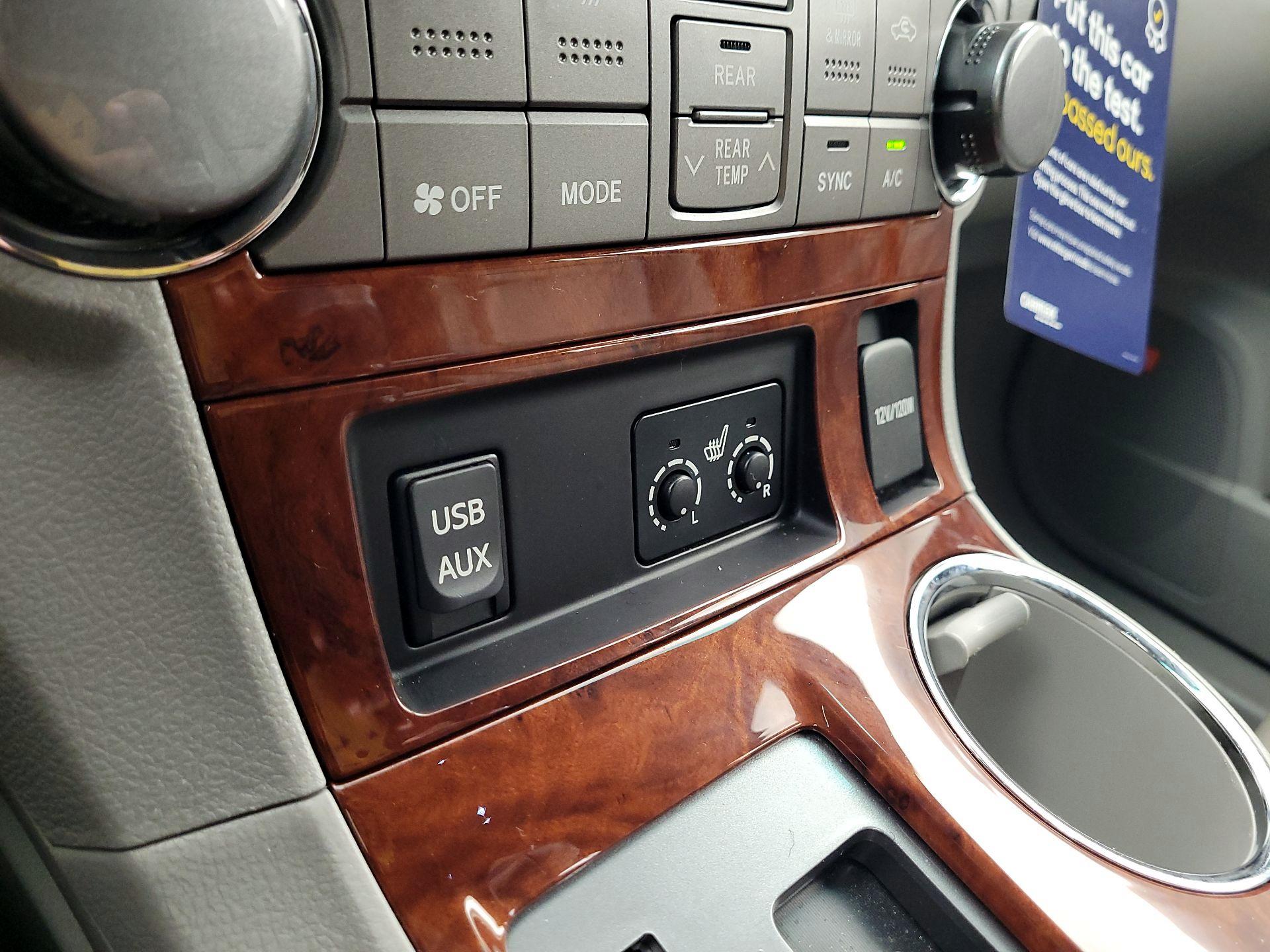 Thumbnail: 2013 Toyota Highlander - 18
