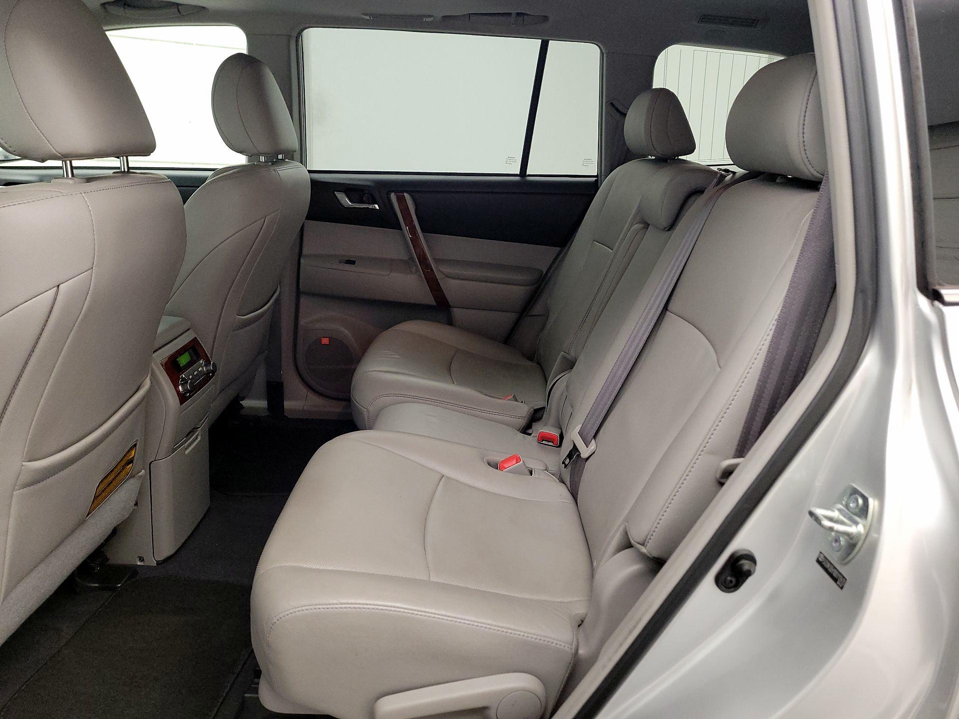Thumbnail: 2013 Toyota Highlander - 20