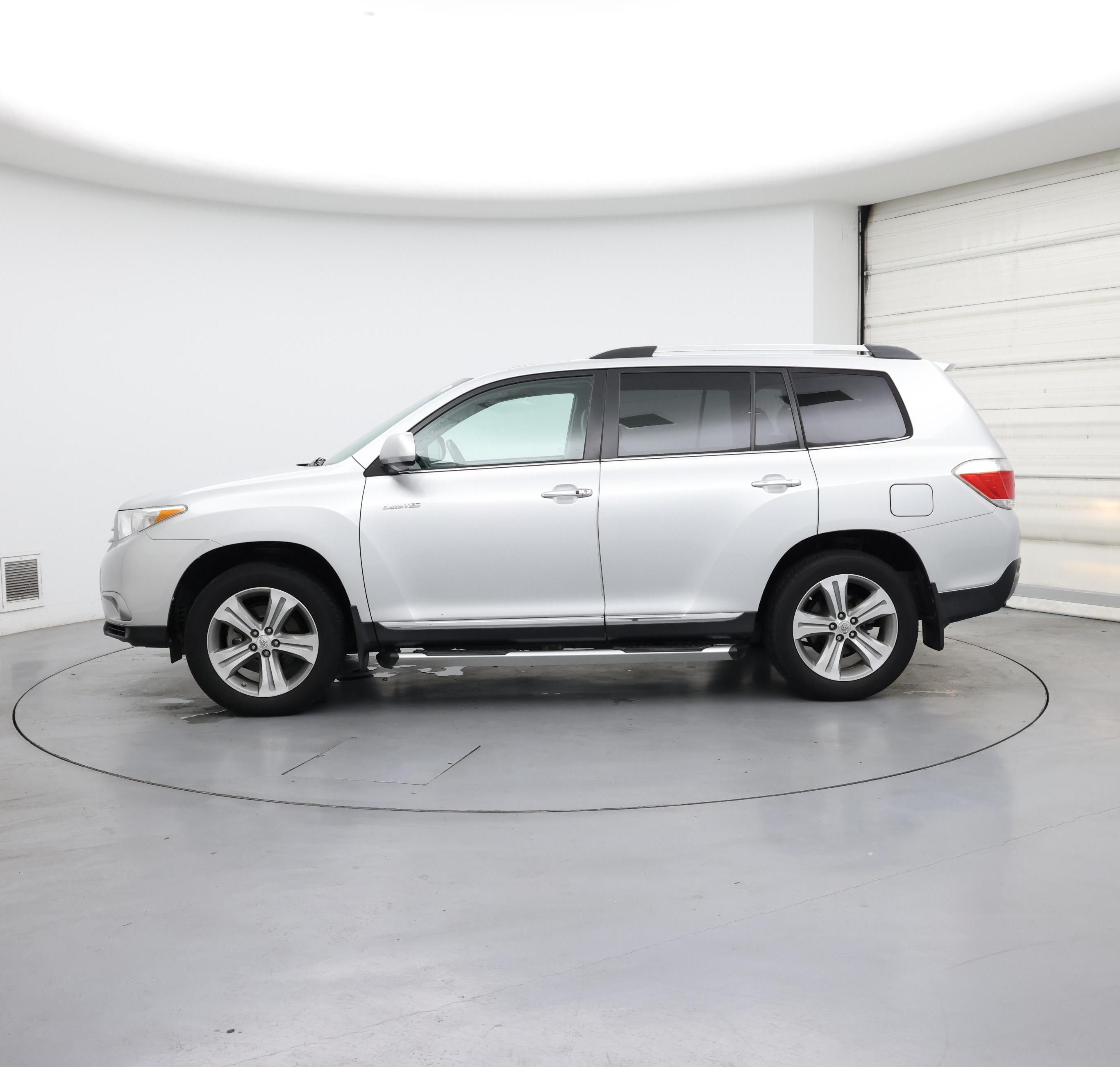 Thumbnail: 2013 Toyota Highlander - 3