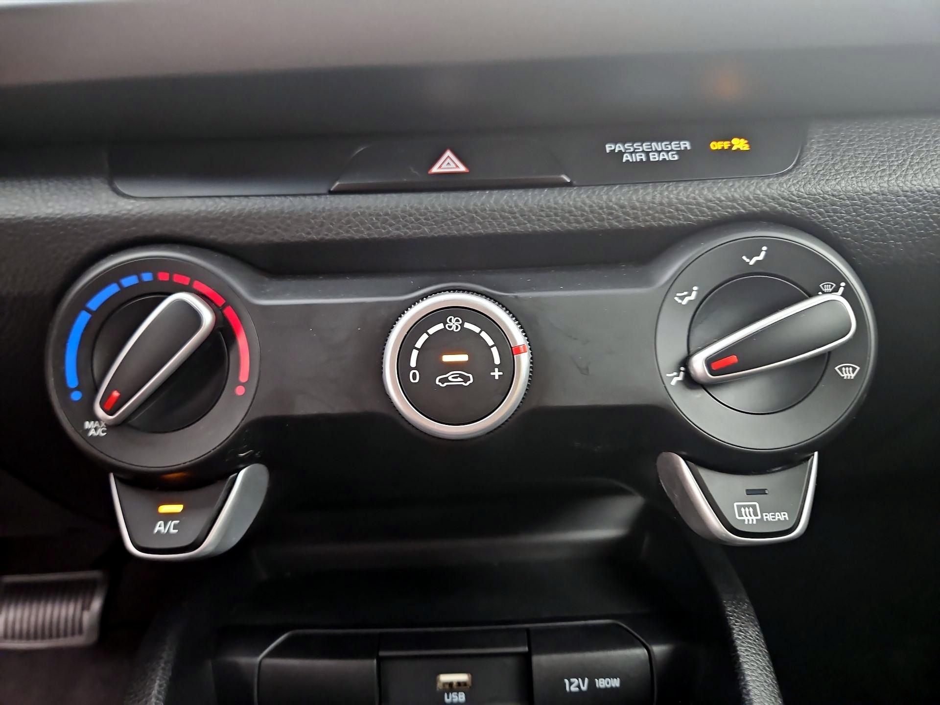 Thumbnail: 2022 Kia Rio - 16