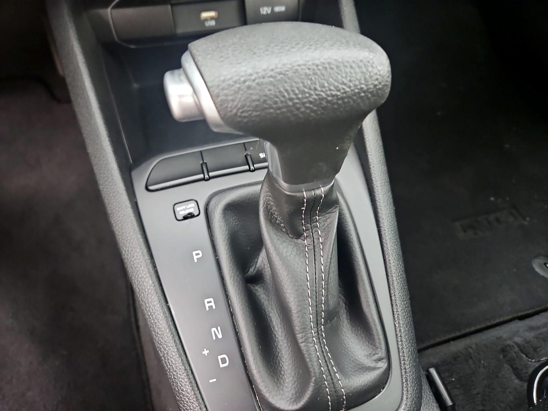 Thumbnail: 2022 Kia Rio - 17