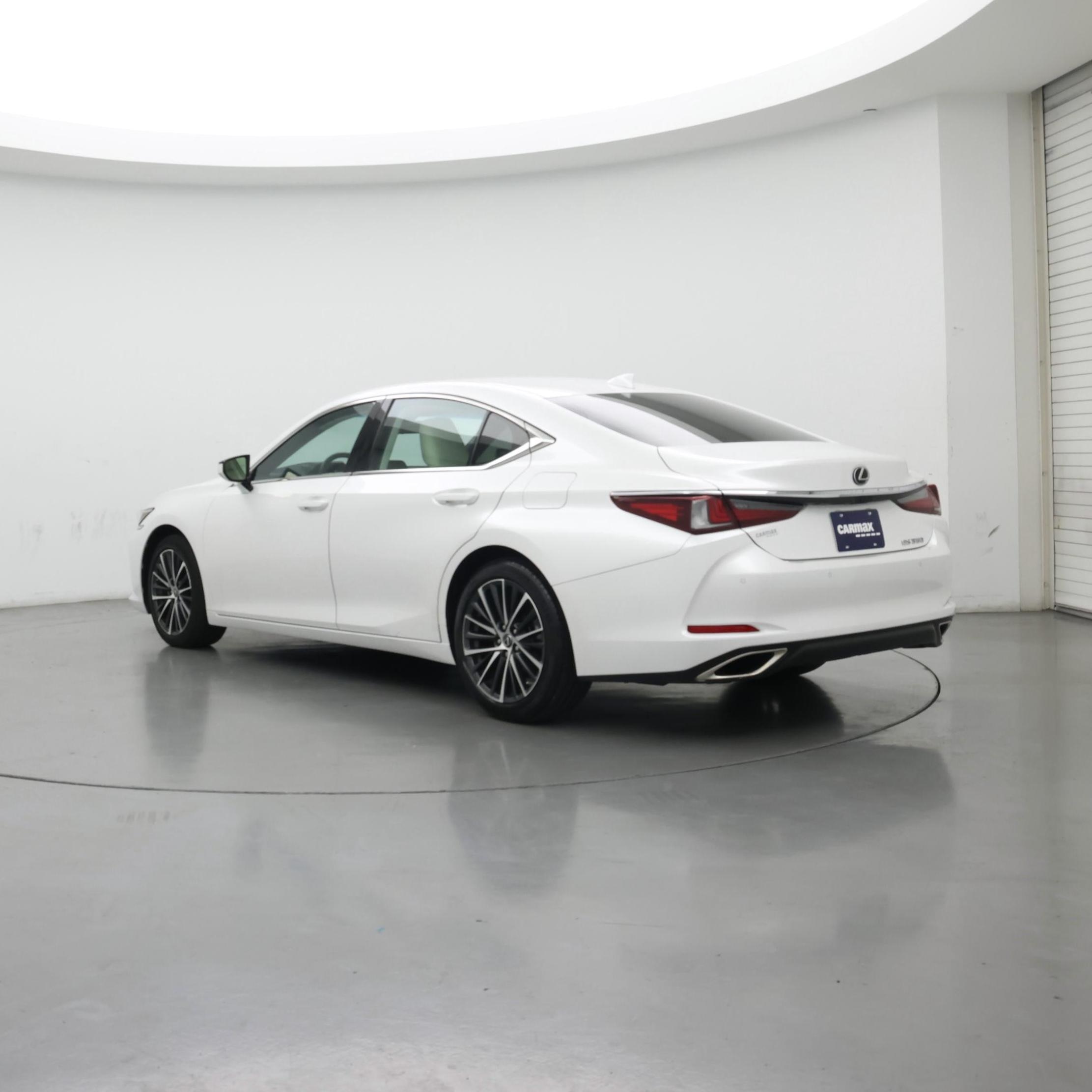 Thumbnail: 2022 Lexus ES - 2
