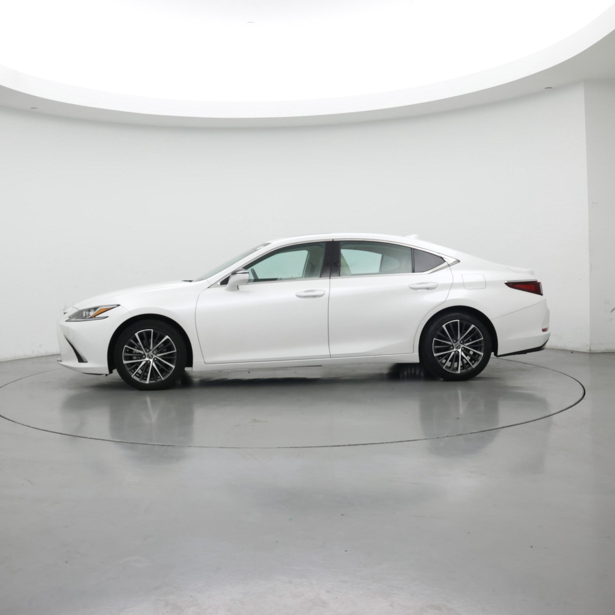 Thumbnail: 2022 Lexus ES - 3