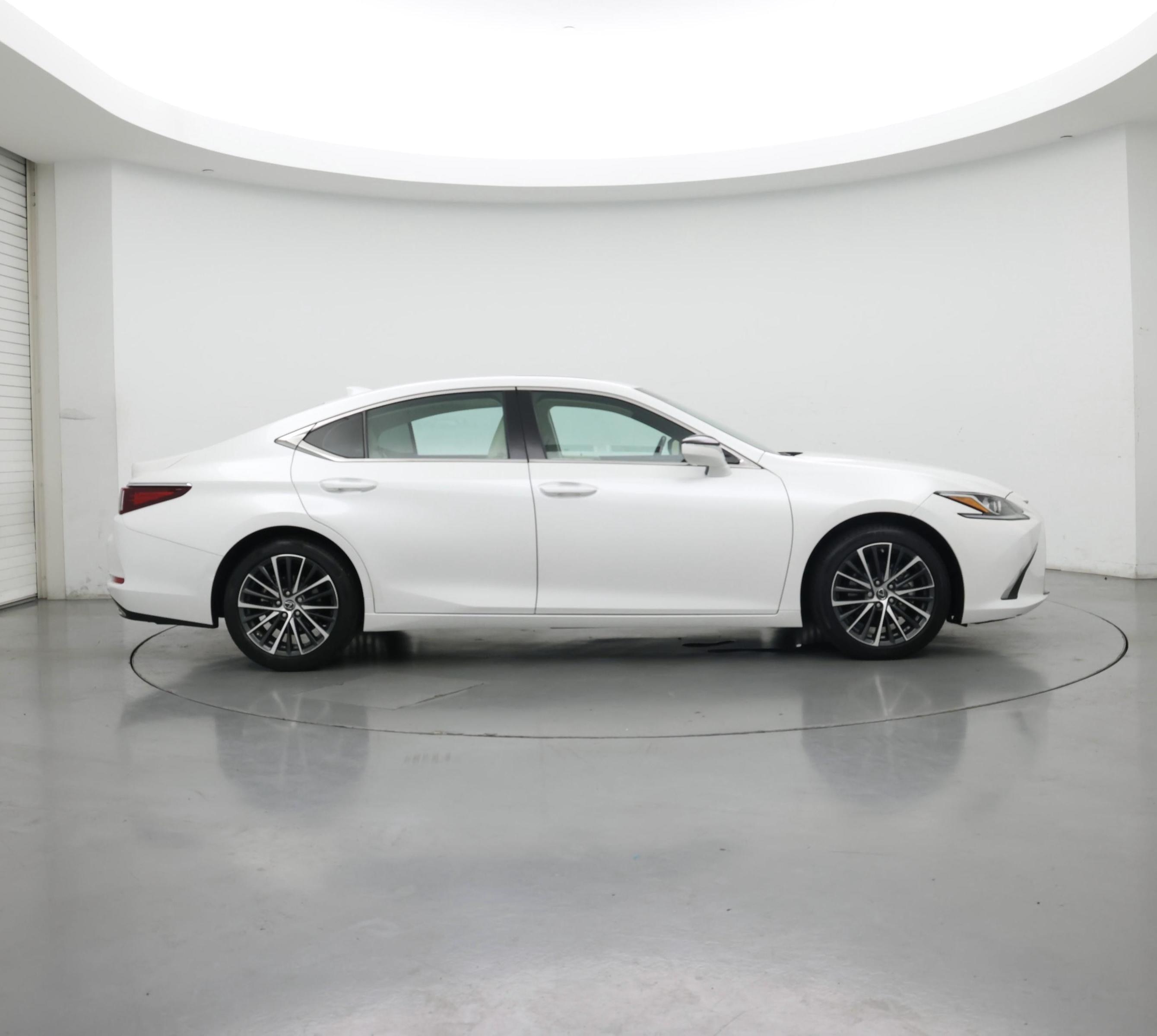 Thumbnail: 2022 Lexus ES - 7