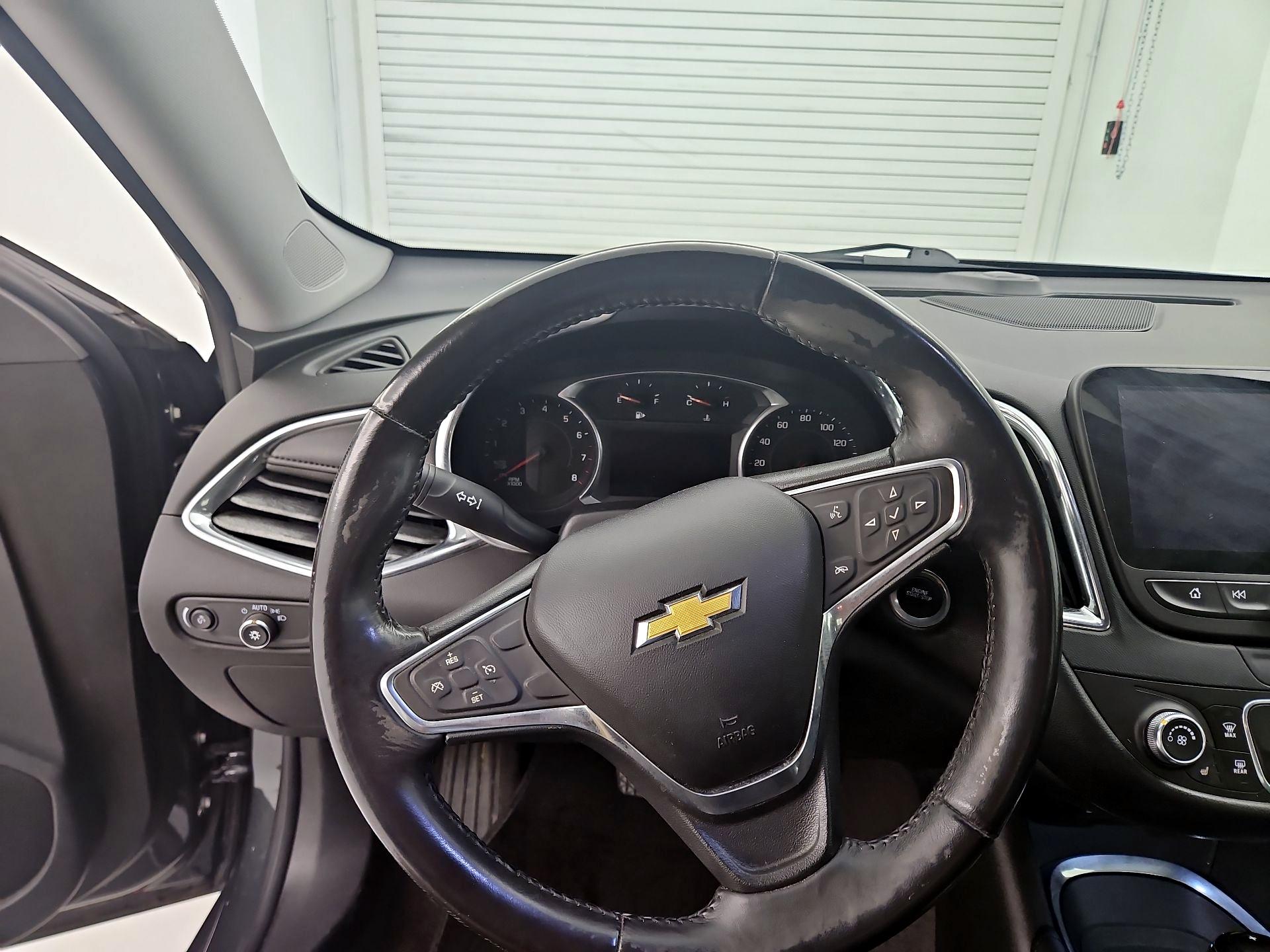 Thumbnail: 2018 Chevrolet Malibu - 10