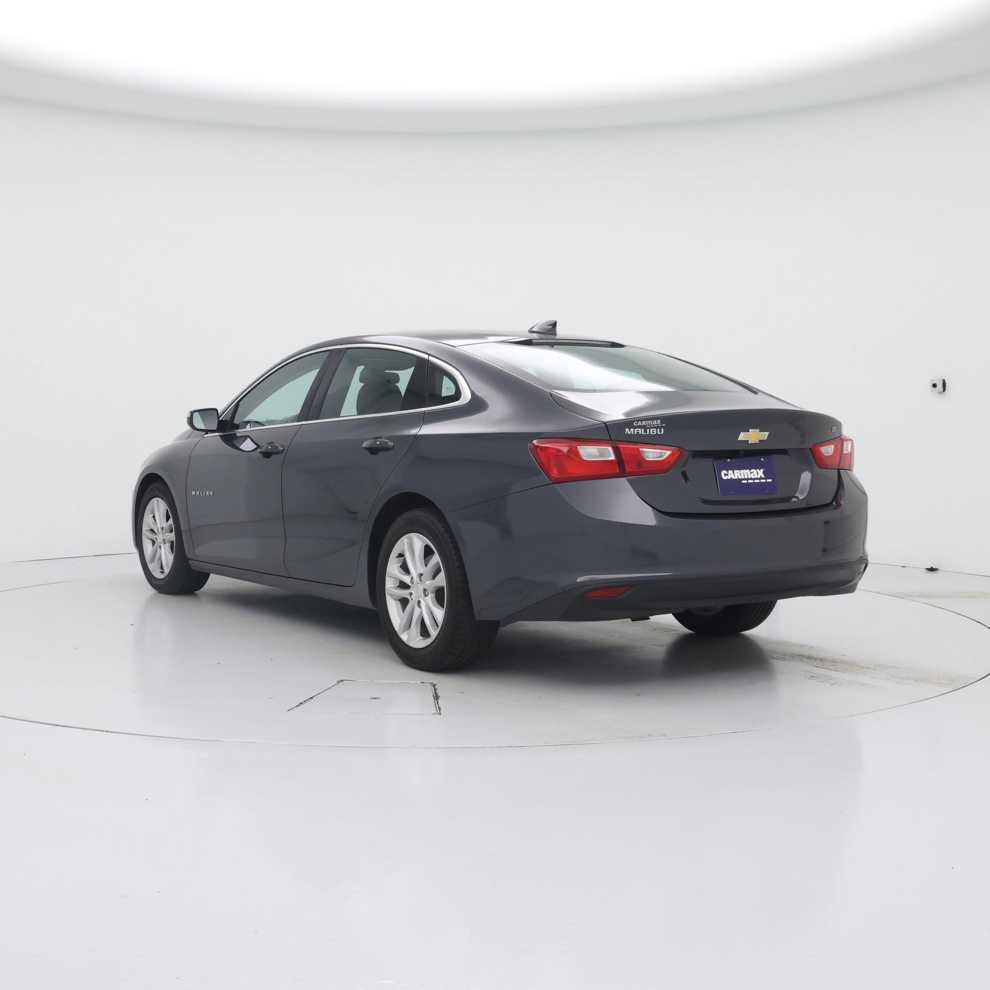 Thumbnail: 2018 Chevrolet Malibu - 2